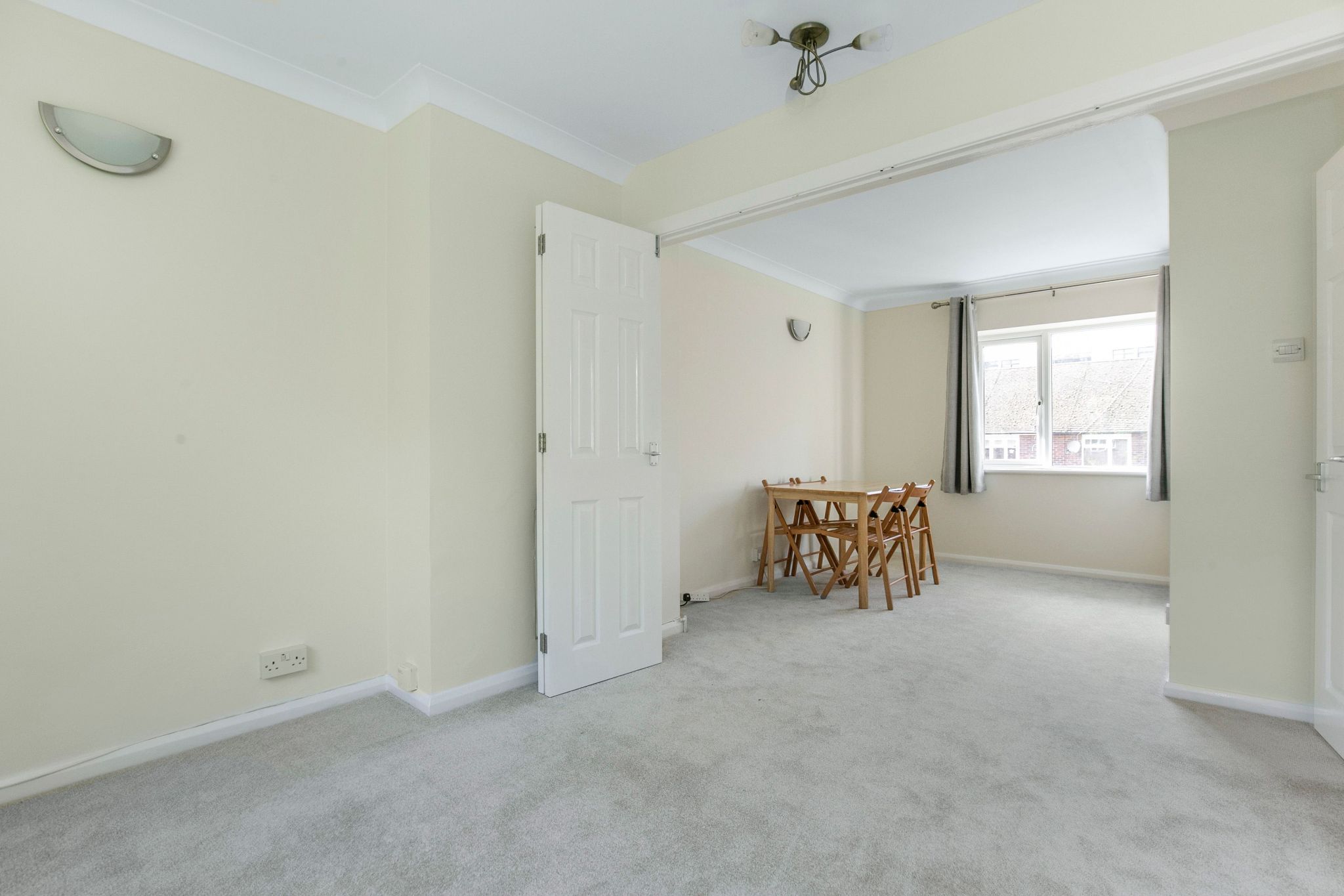 1 bedroom maisonette flat/apartment To Let in Potters Bar - Photograph 3