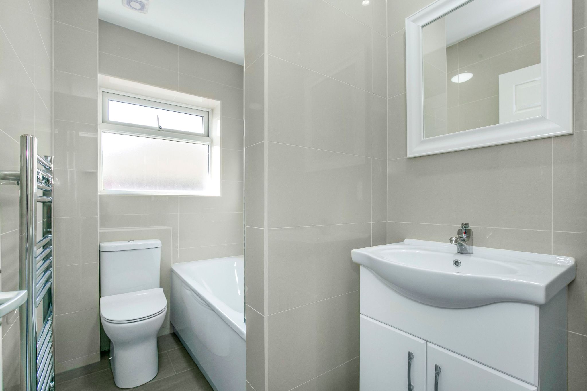 1 bedroom maisonette flat/apartment To Let in Potters Bar - Photograph 1
