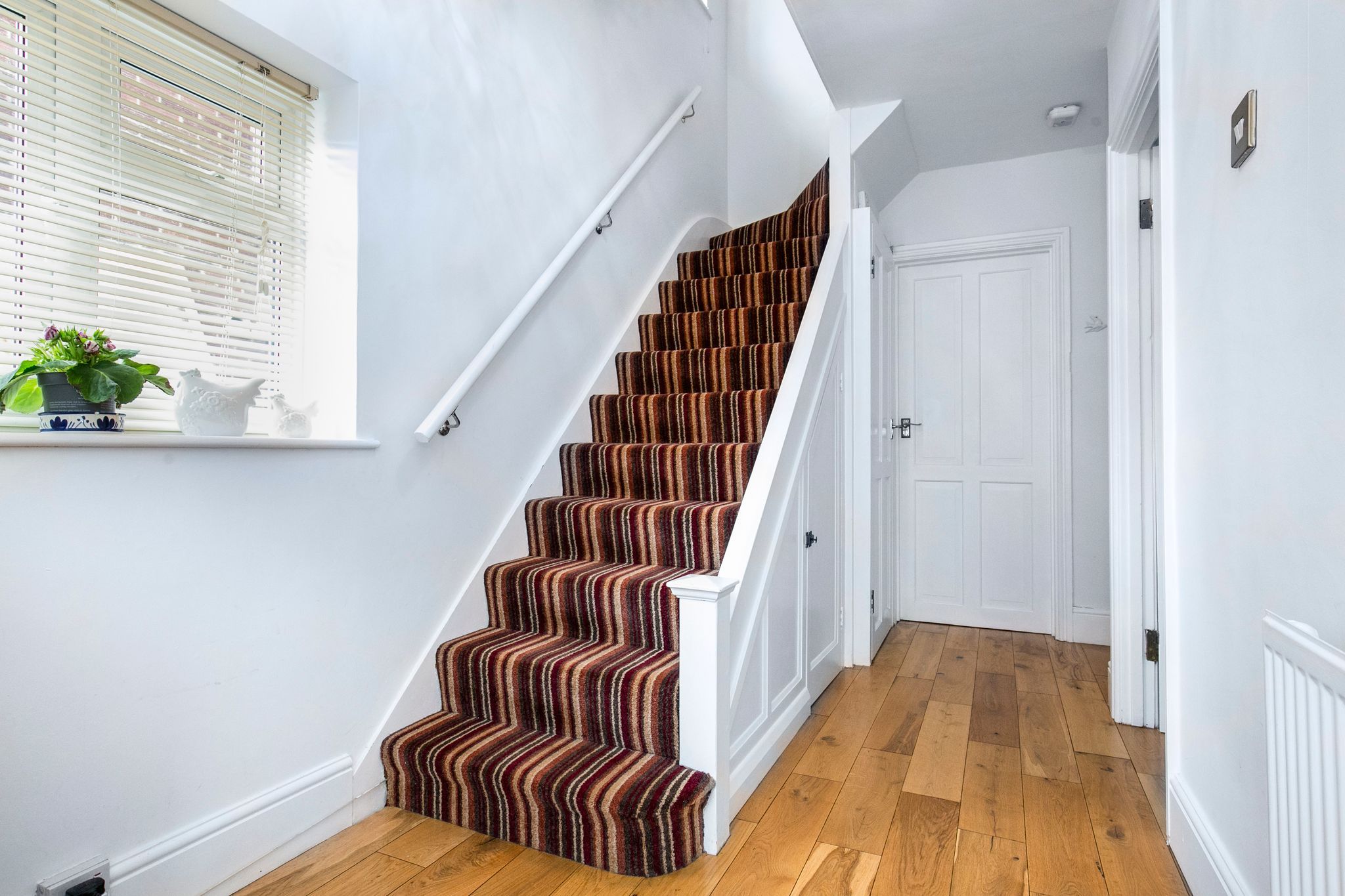 3 bedroom semi-detached house For Sale in Potters Bar - Photograph 10