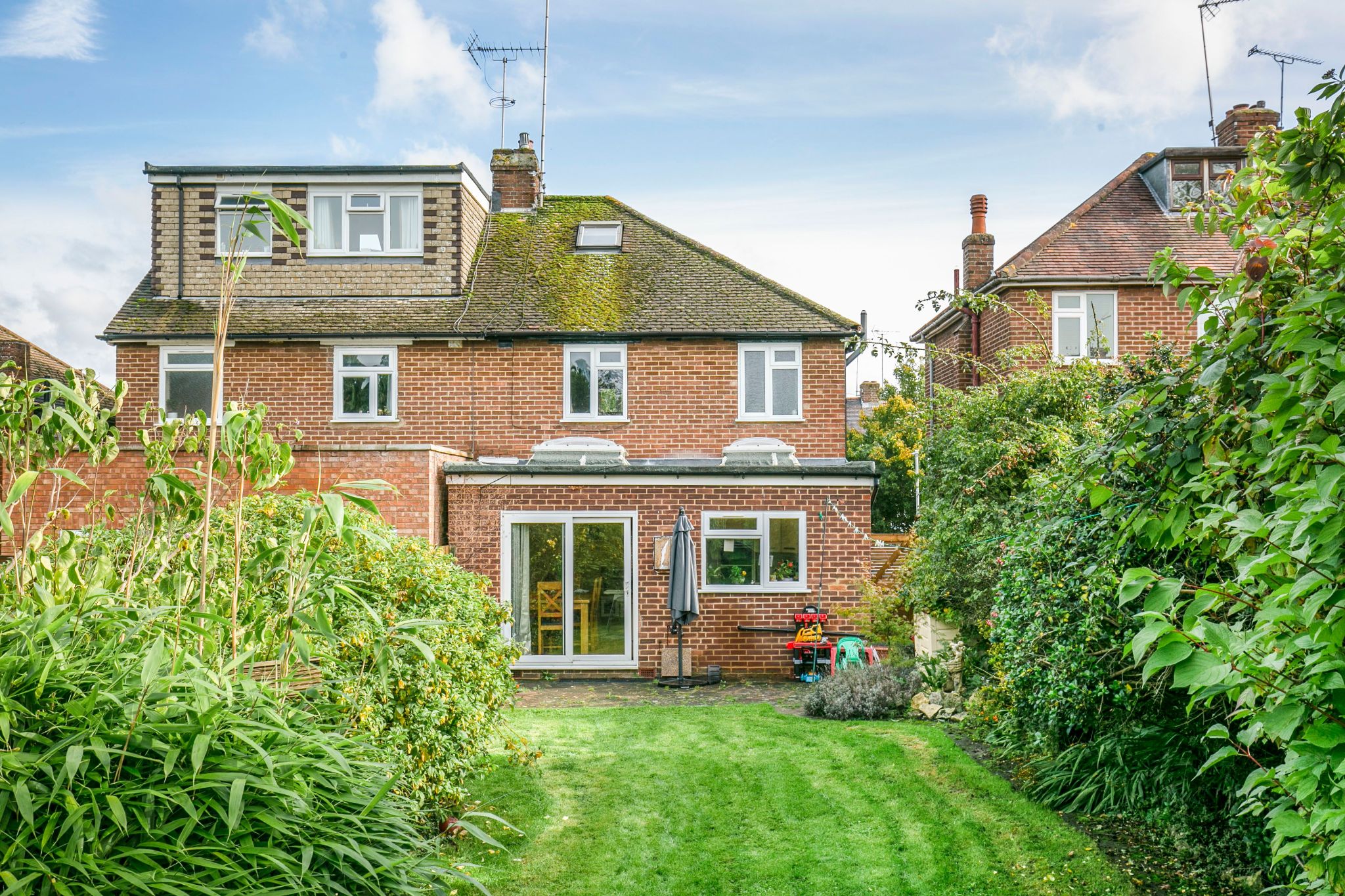3 bedroom semi-detached house For Sale in Potters Bar - Photograph 16