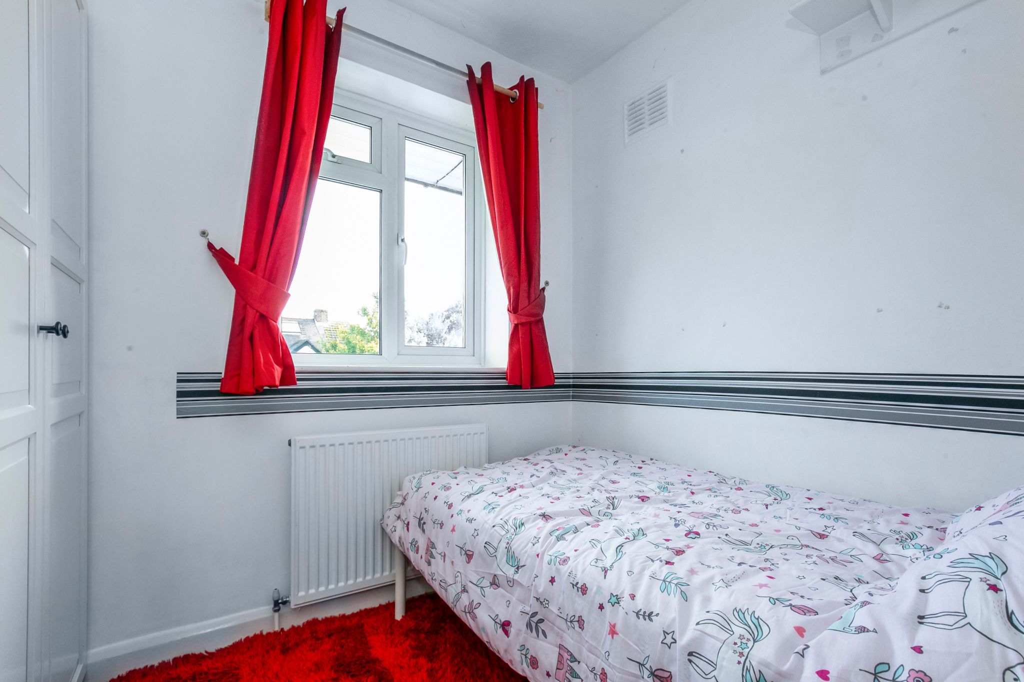 3 bedroom semi-detached house For Sale in Potters Bar - Photograph 14