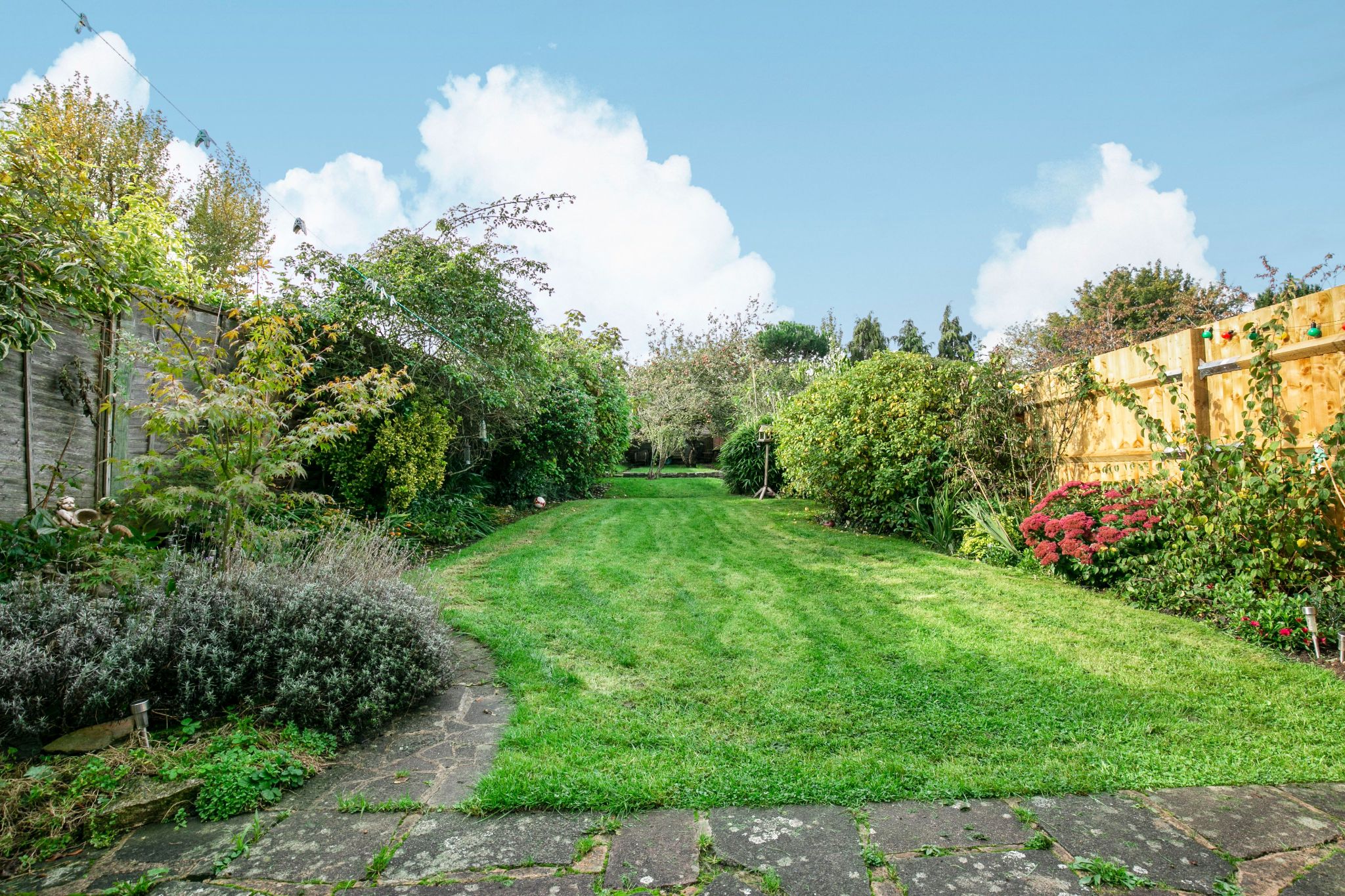 3 bedroom semi-detached house For Sale in Potters Bar - Photograph 2