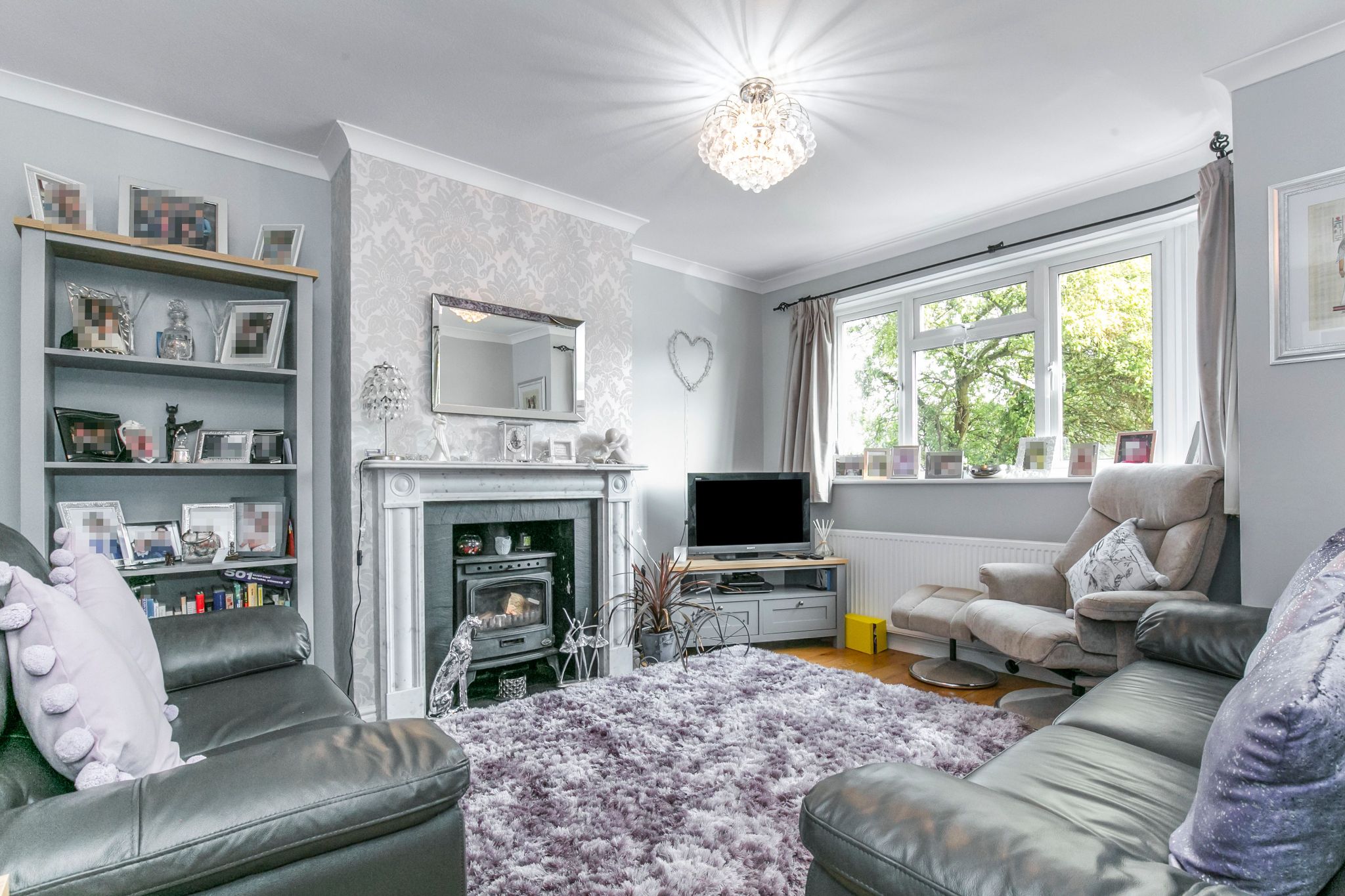 3 bedroom semi-detached house For Sale in Potters Bar - Photograph 3