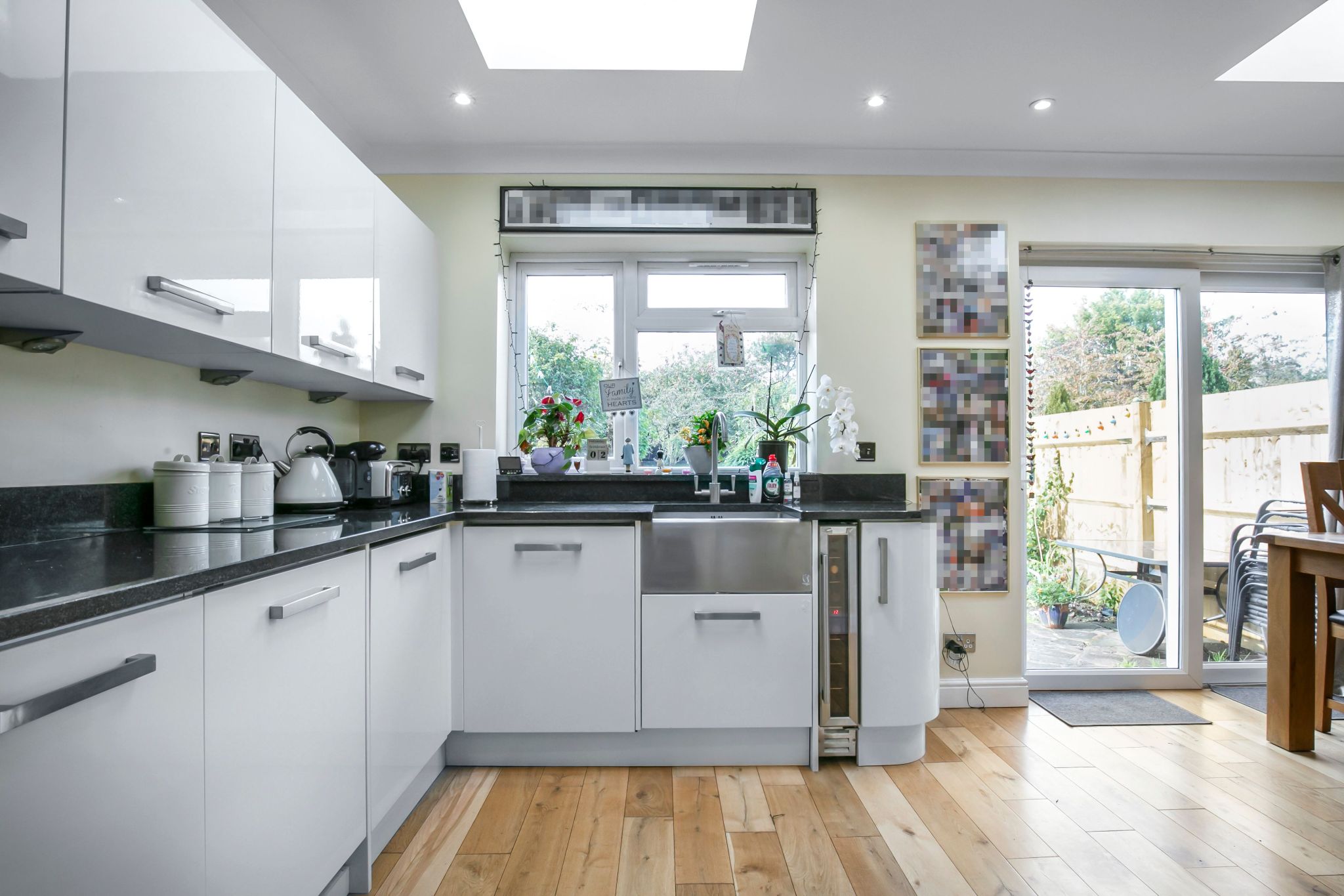 3 bedroom semi-detached house For Sale in Potters Bar - Photograph 4