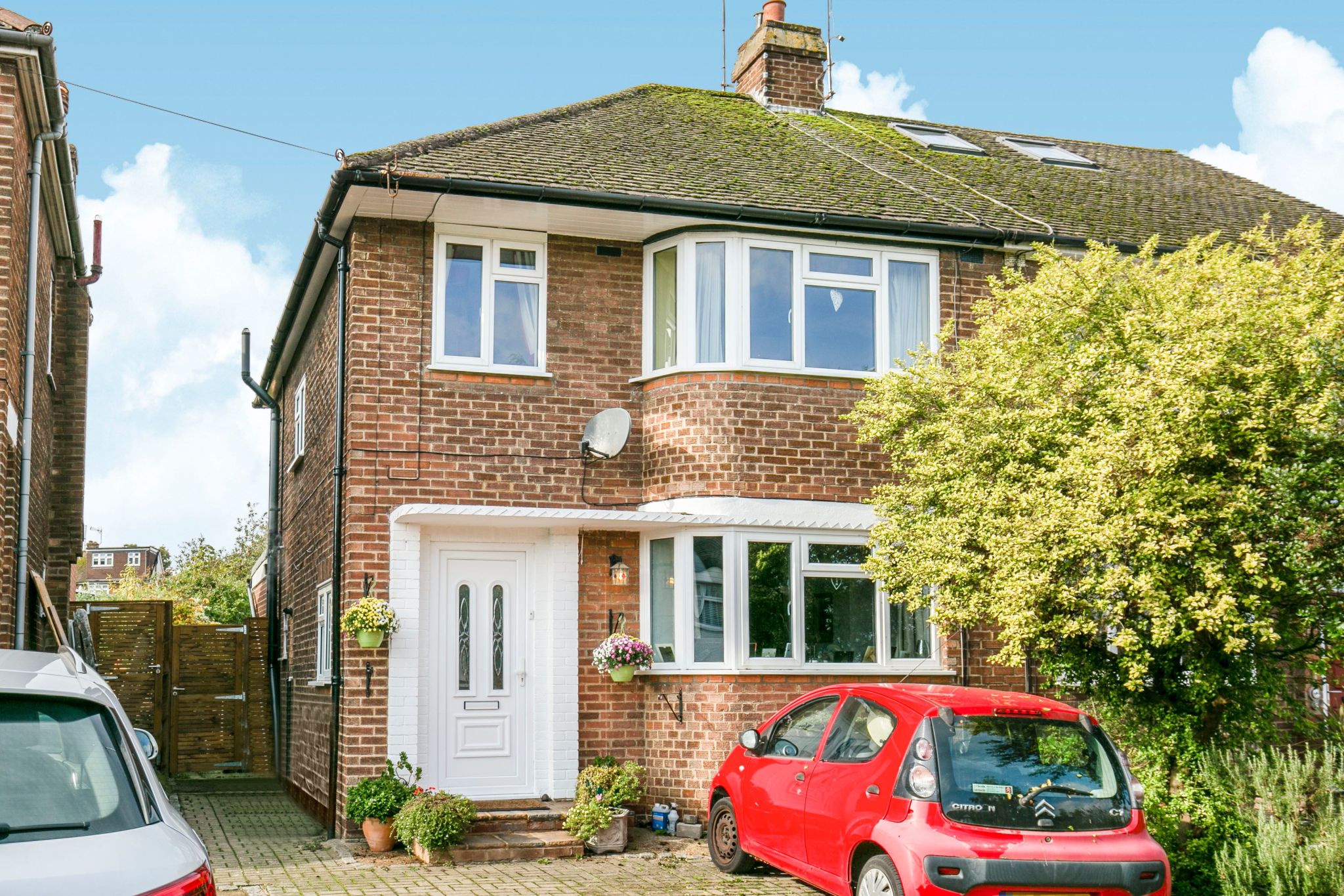 3 bedroom semi-detached house For Sale in Potters Bar - Photograph 1