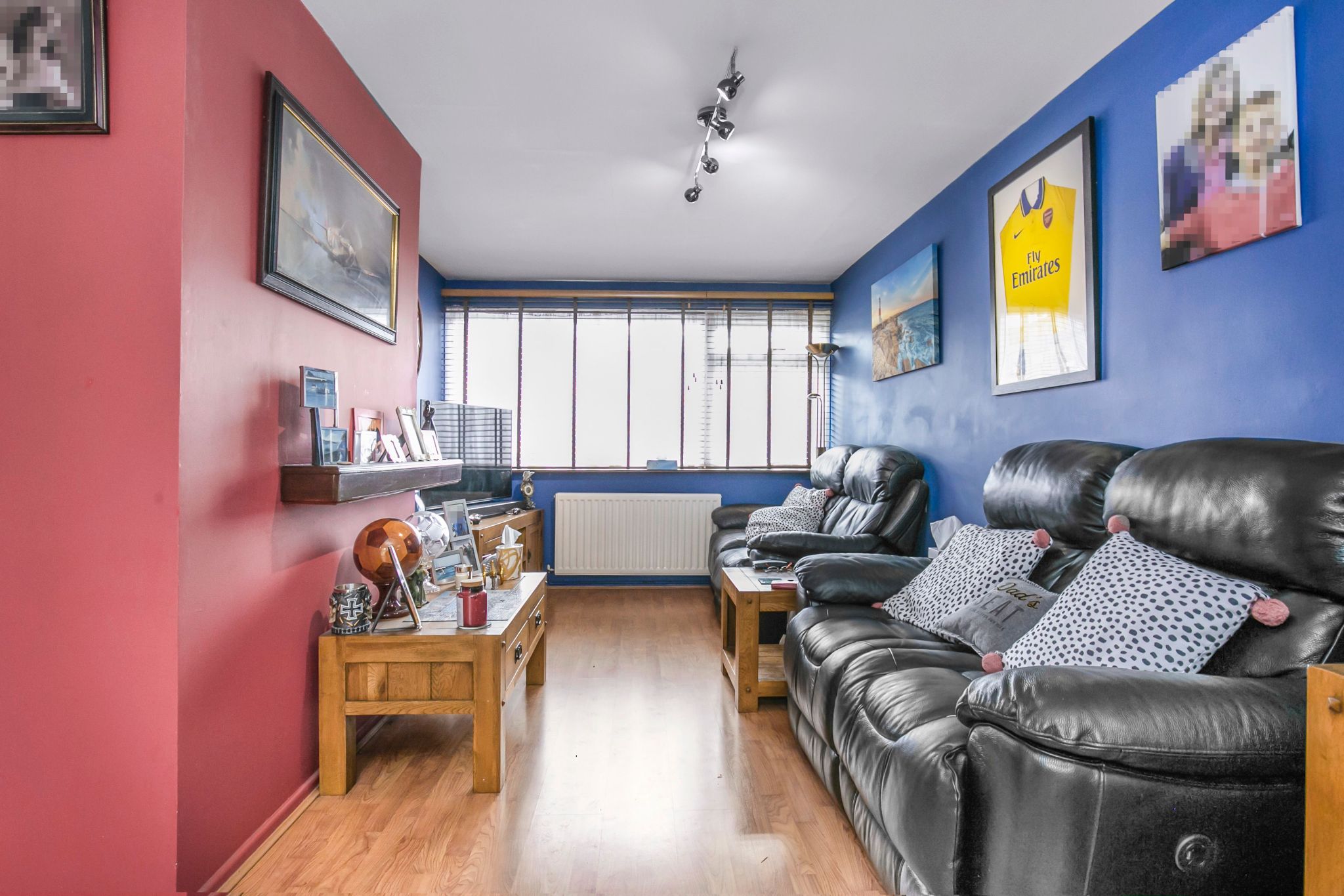 3 bedroom mid terraced house Sale Agreed in Welwyn Garden City - Photograph 2