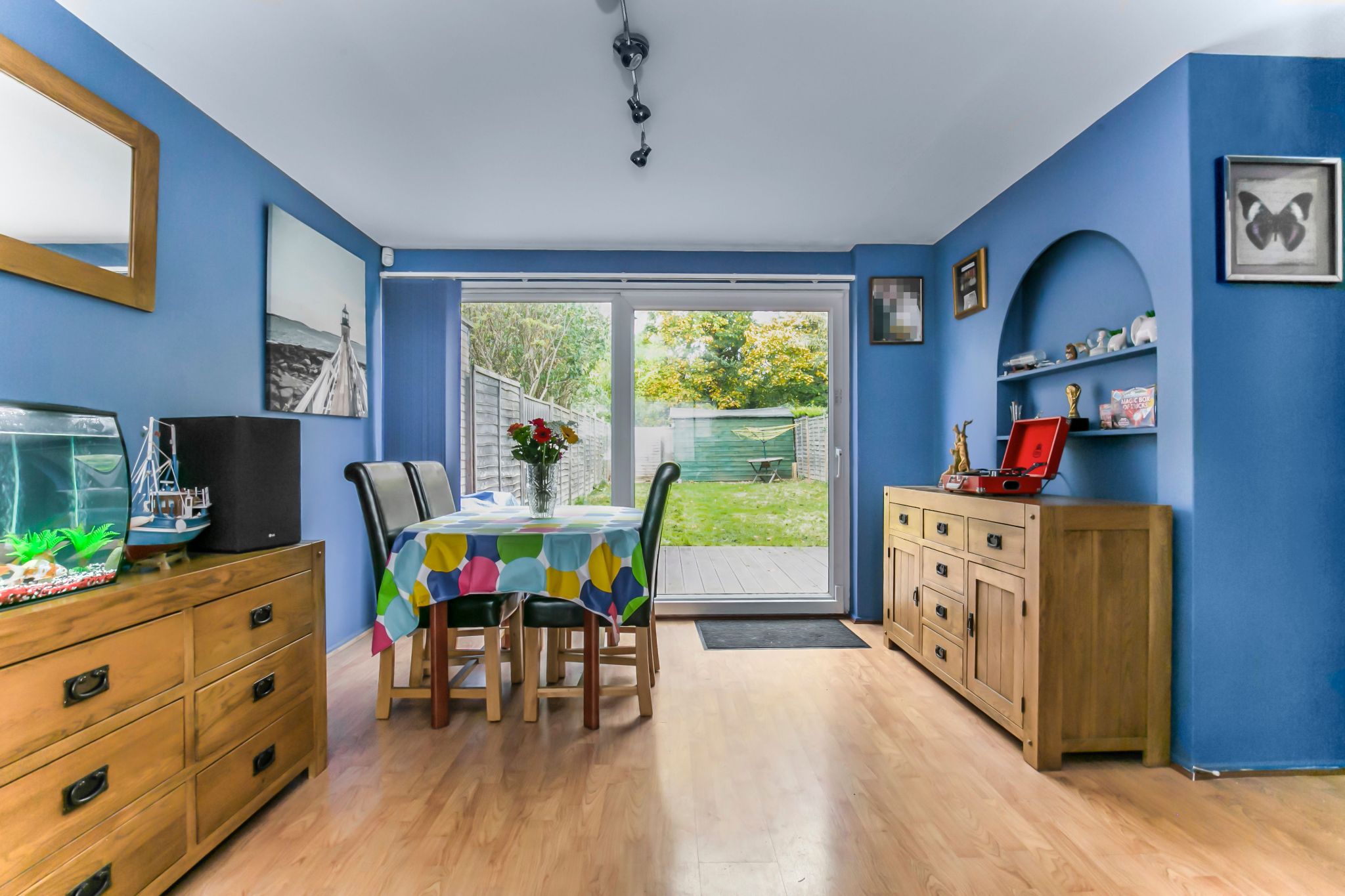 3 bedroom mid terraced house Sale Agreed in Welwyn Garden City - Photograph 4