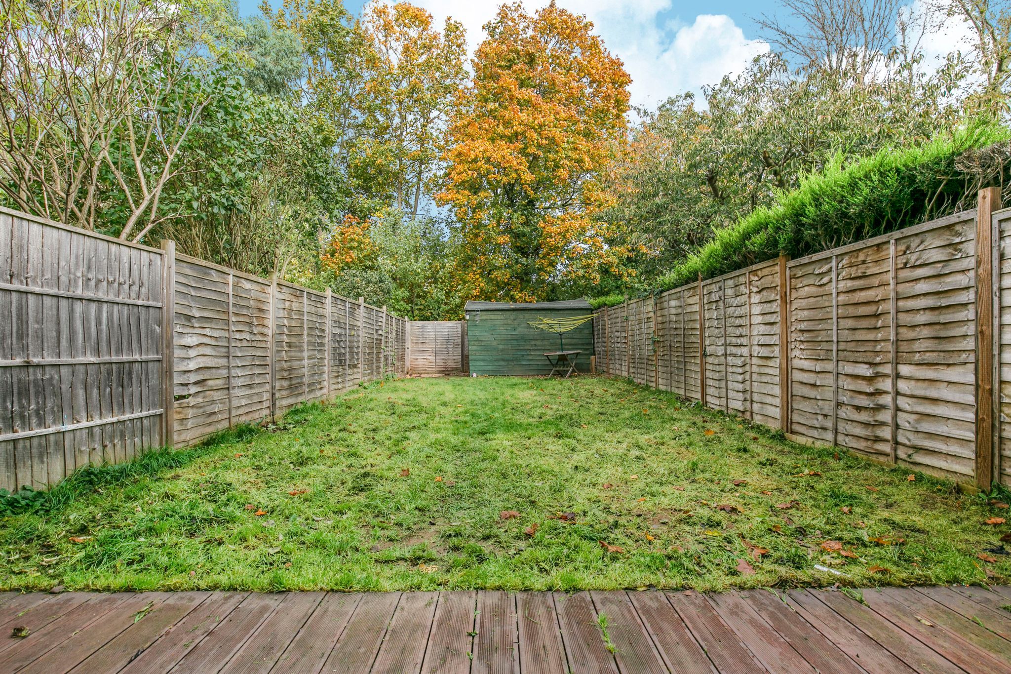 3 bedroom mid terraced house Sale Agreed in Welwyn Garden City - Photograph 11