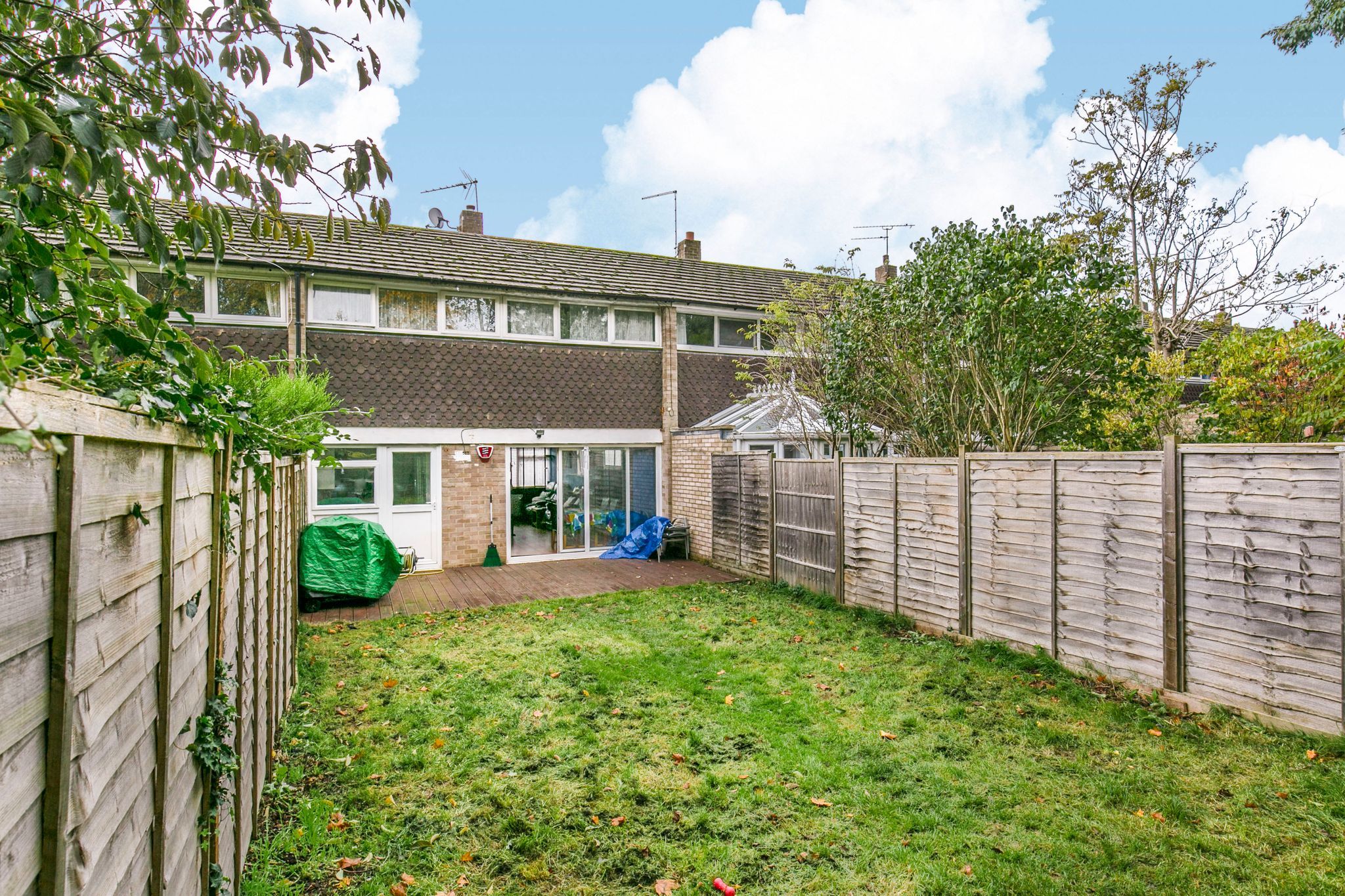 3 bedroom mid terraced house Sale Agreed in Welwyn Garden City - Photograph 12