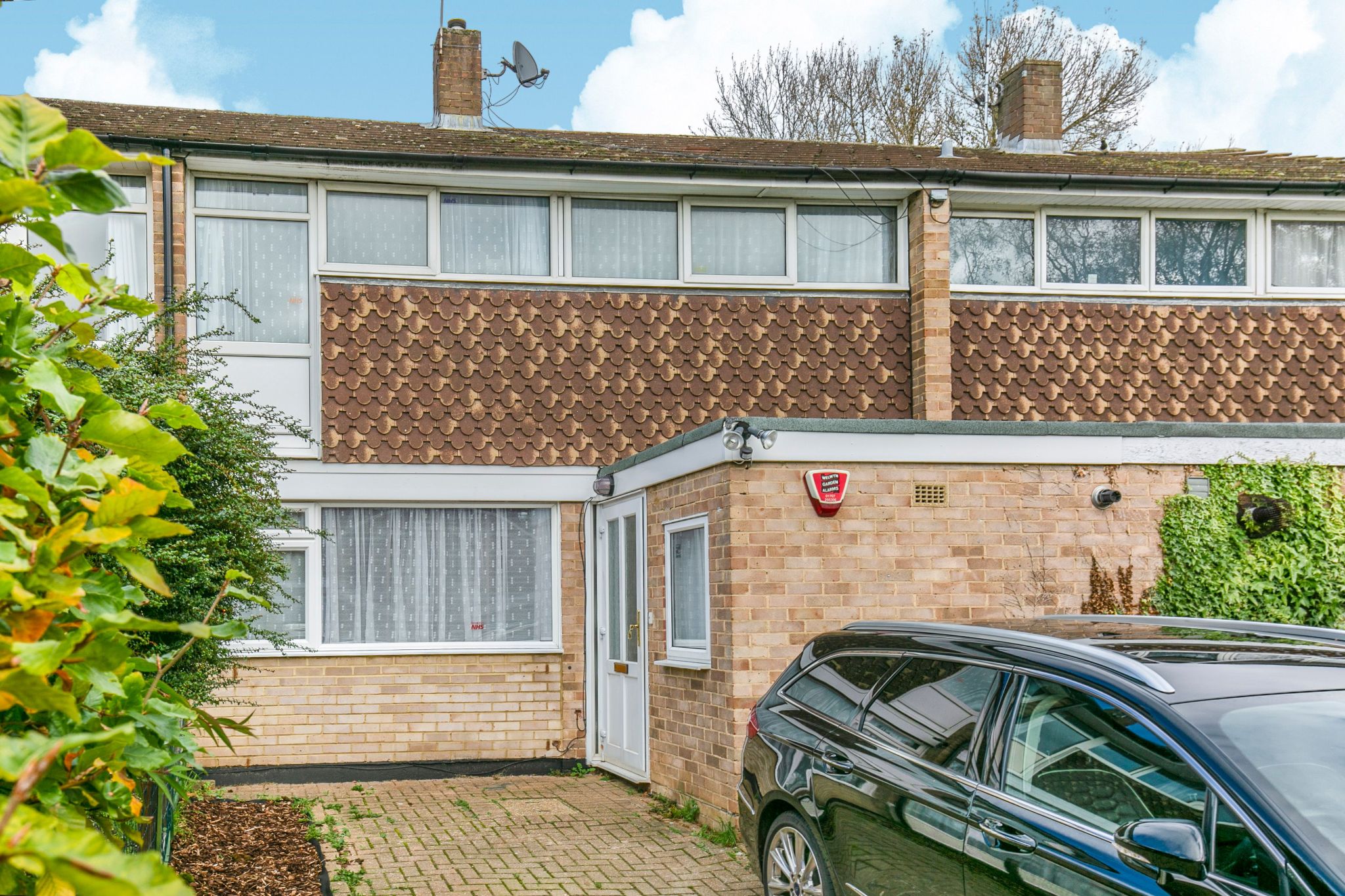 3 bedroom mid terraced house Sale Agreed in Welwyn Garden City - Photograph 1
