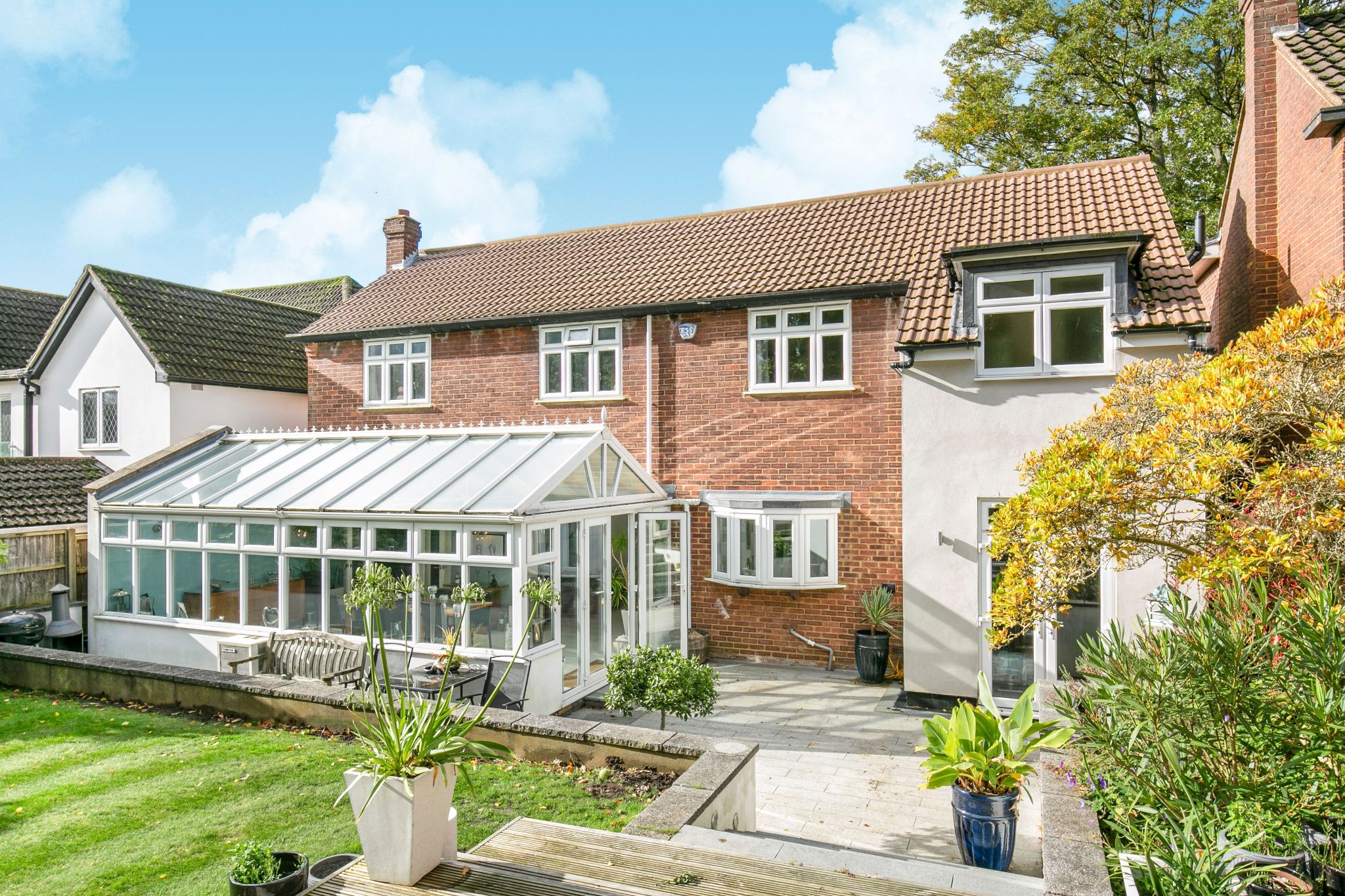 5 bedroom detached house For Sale in Brookmans Park - Photograph 31