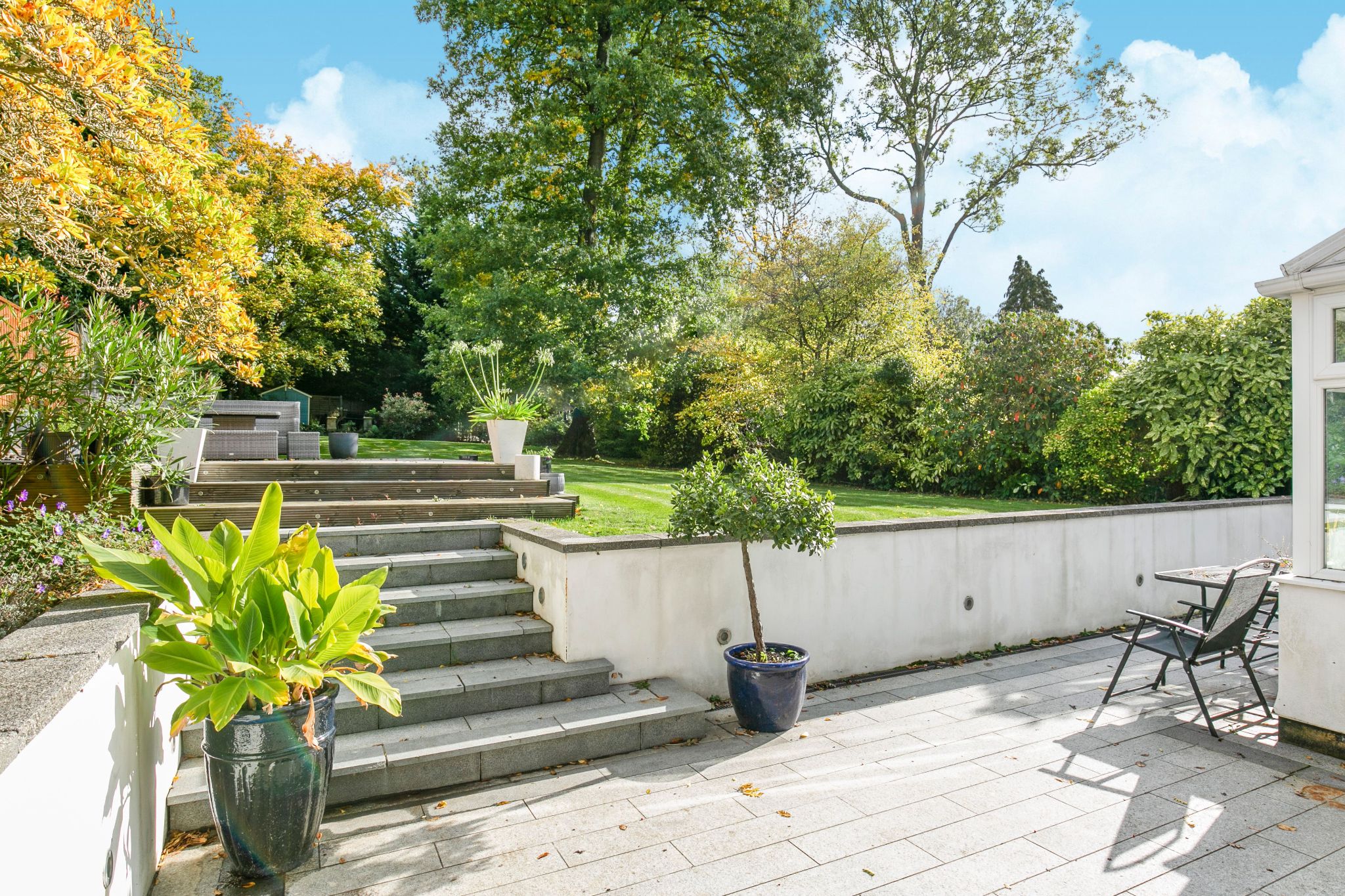 5 bedroom detached house For Sale in Brookmans Park - Photograph 28