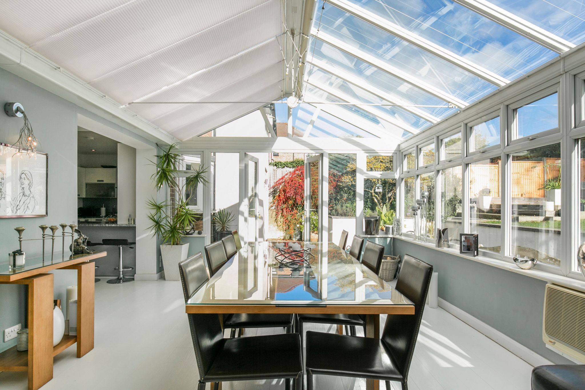 5 bedroom detached house For Sale in Brookmans Park - Photograph 5