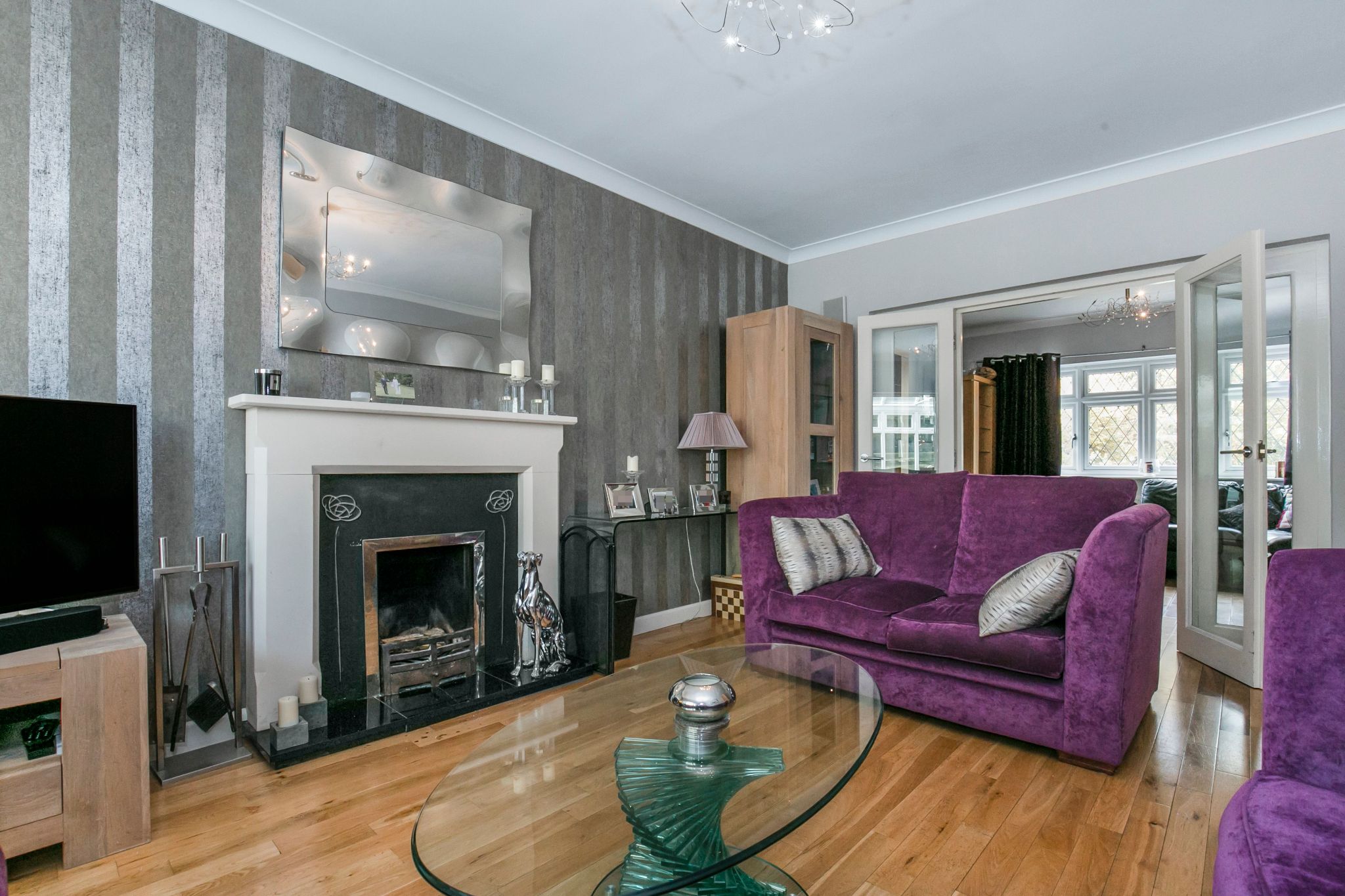 5 bedroom detached house For Sale in Brookmans Park - Photograph 8