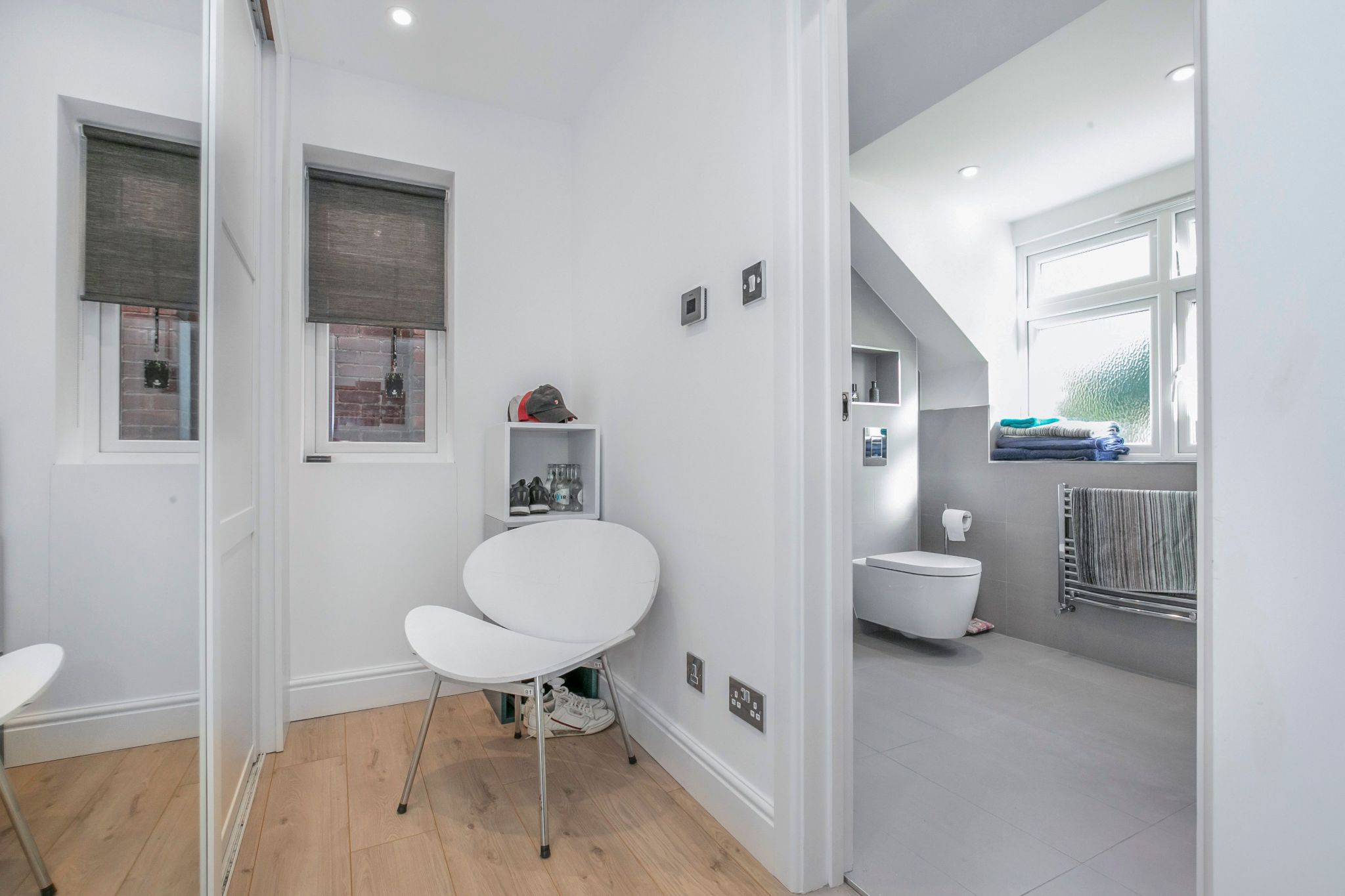 5 bedroom detached house For Sale in Brookmans Park - Photograph 20