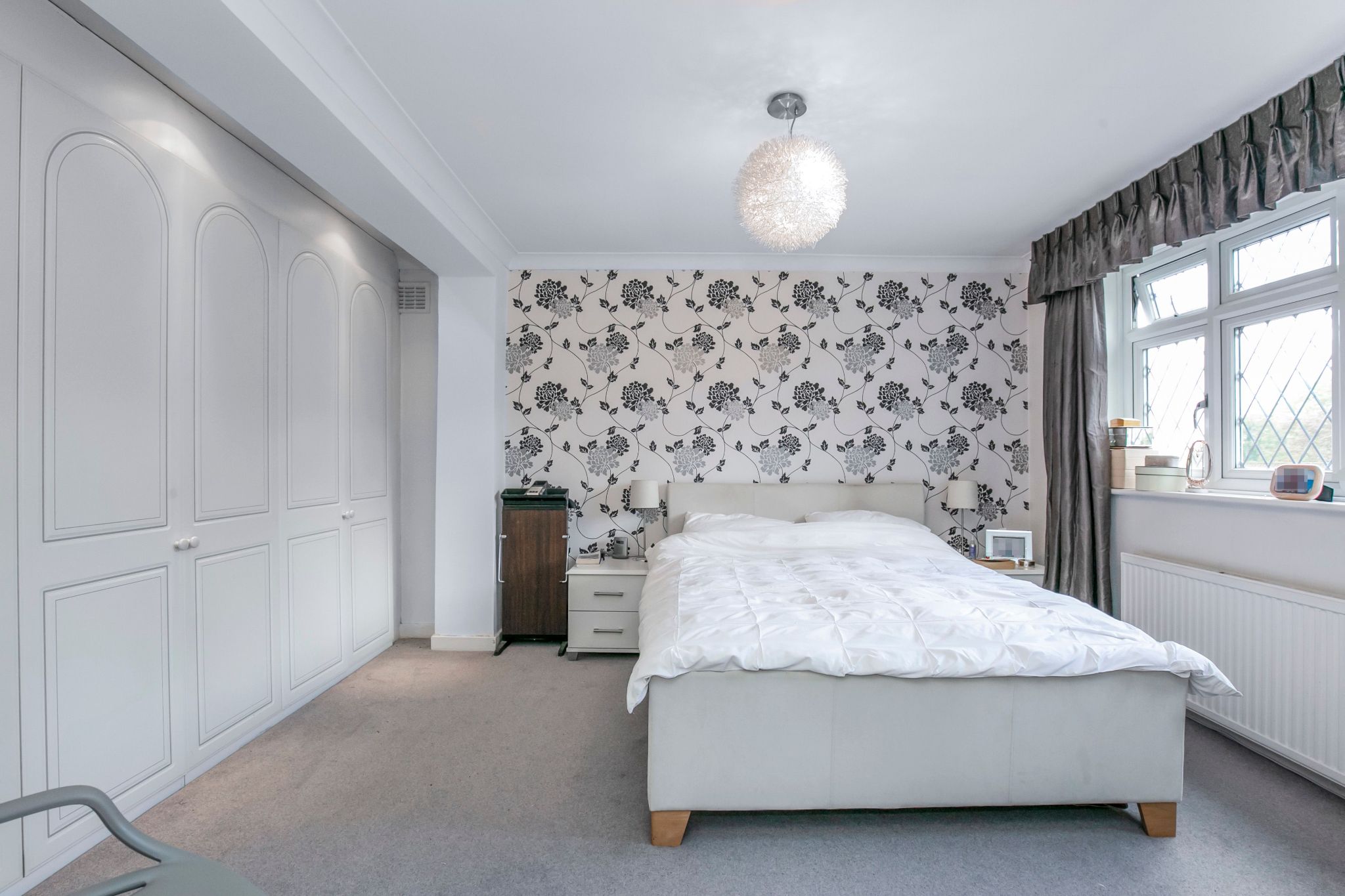 5 bedroom detached house For Sale in Brookmans Park - Photograph 22