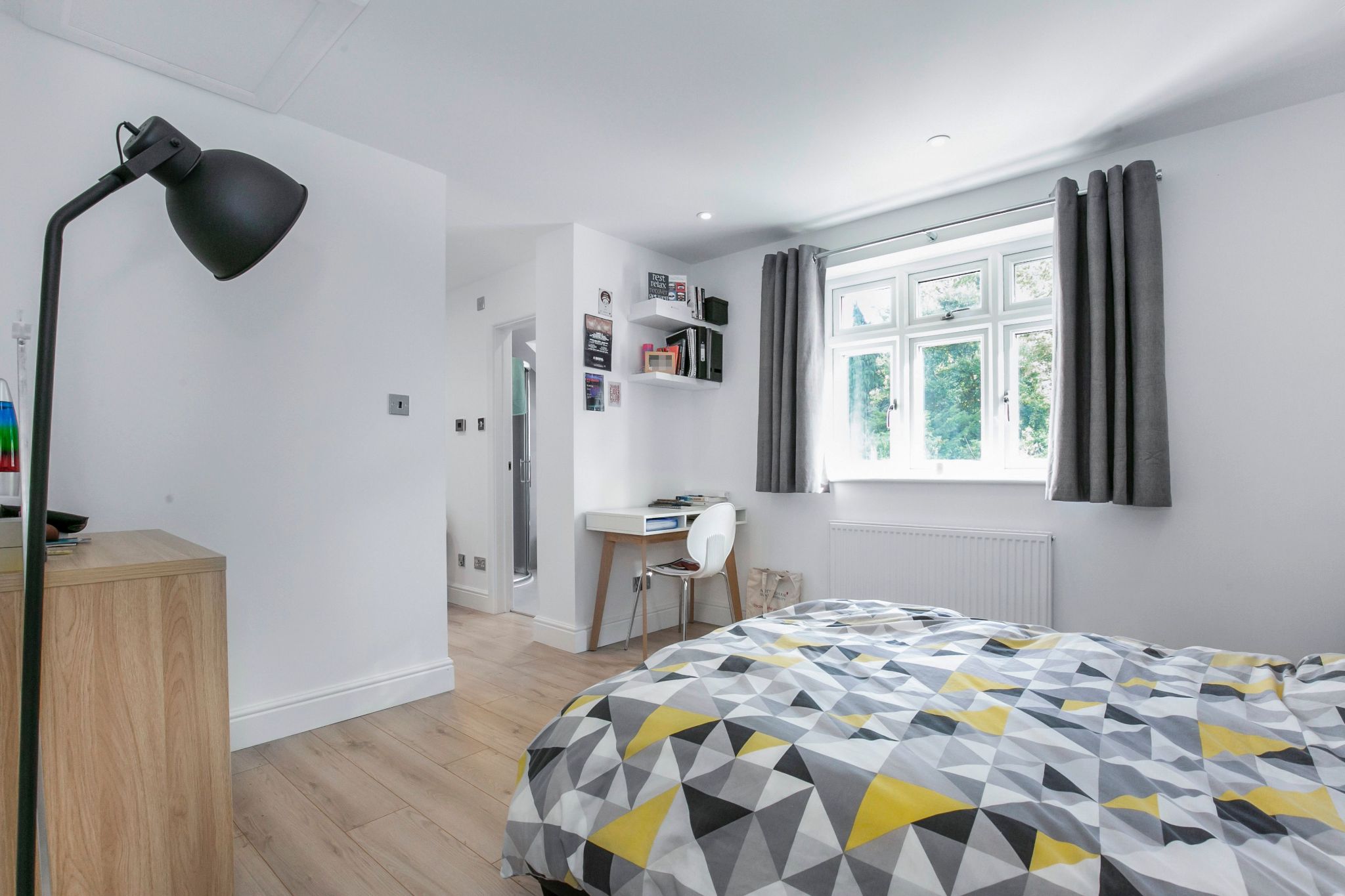 5 bedroom detached house For Sale in Brookmans Park - Photograph 24