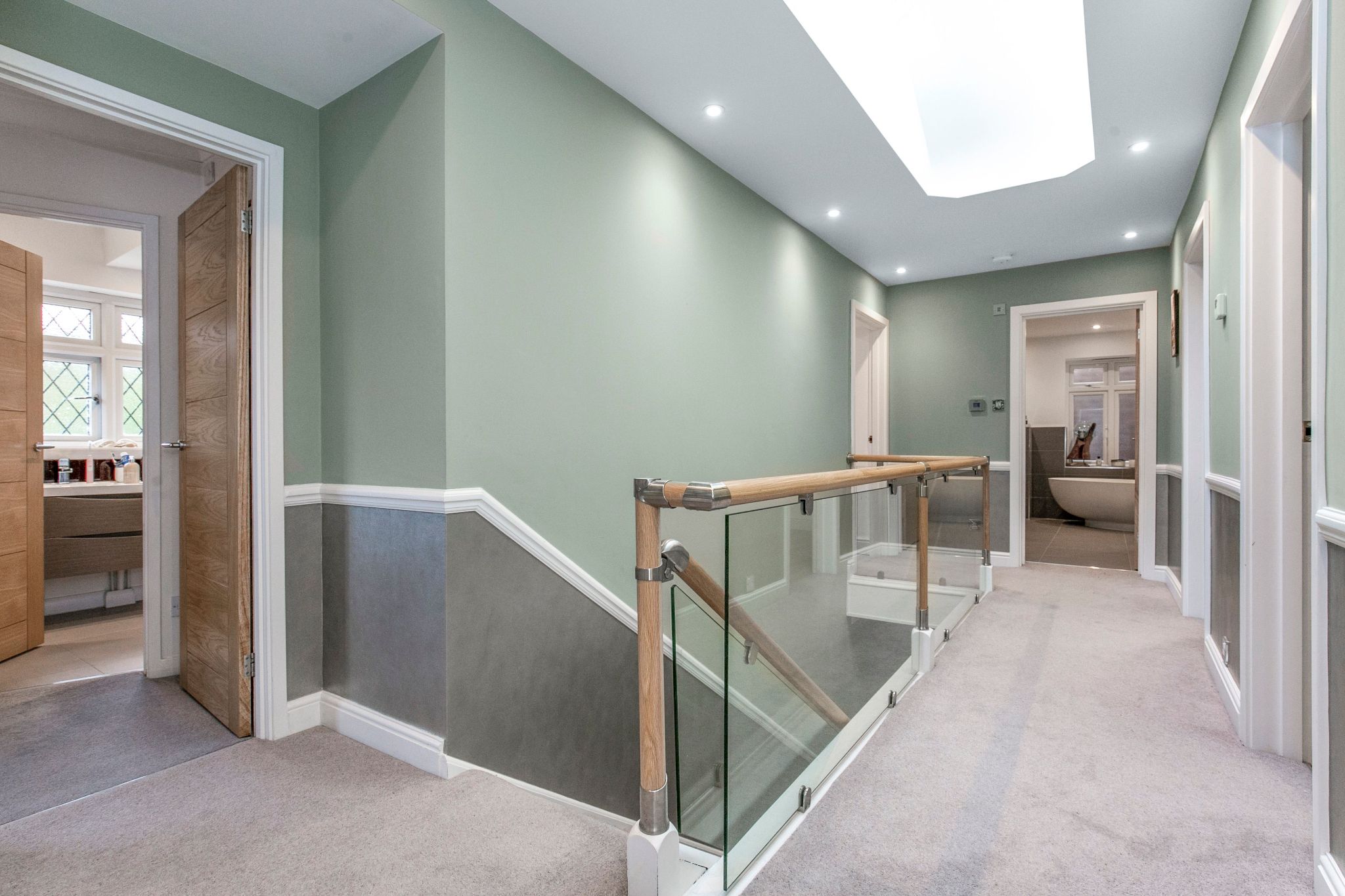 5 bedroom detached house For Sale in Brookmans Park - Photograph 13