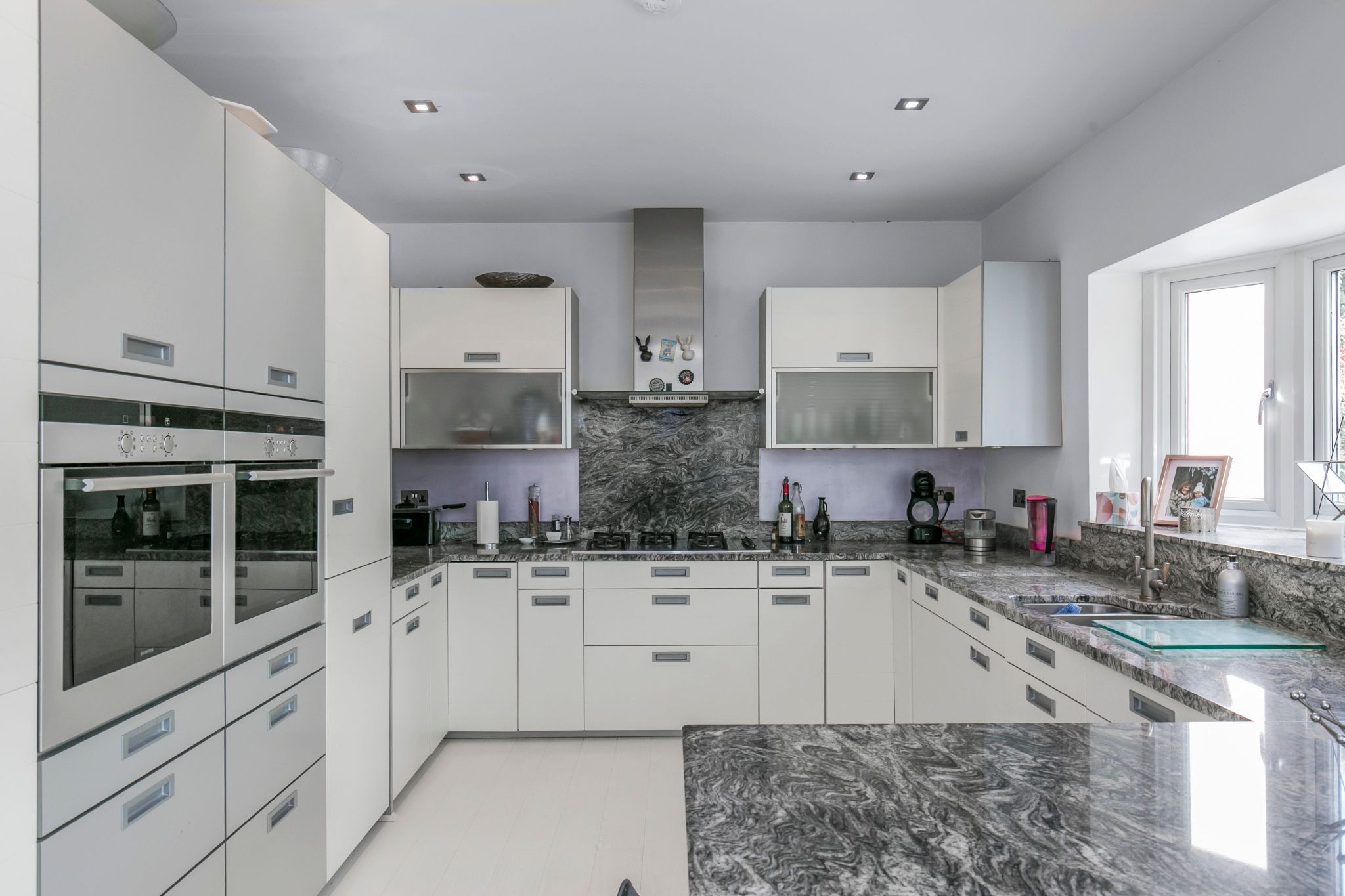 5 bedroom detached house For Sale in Brookmans Park - Photograph 2