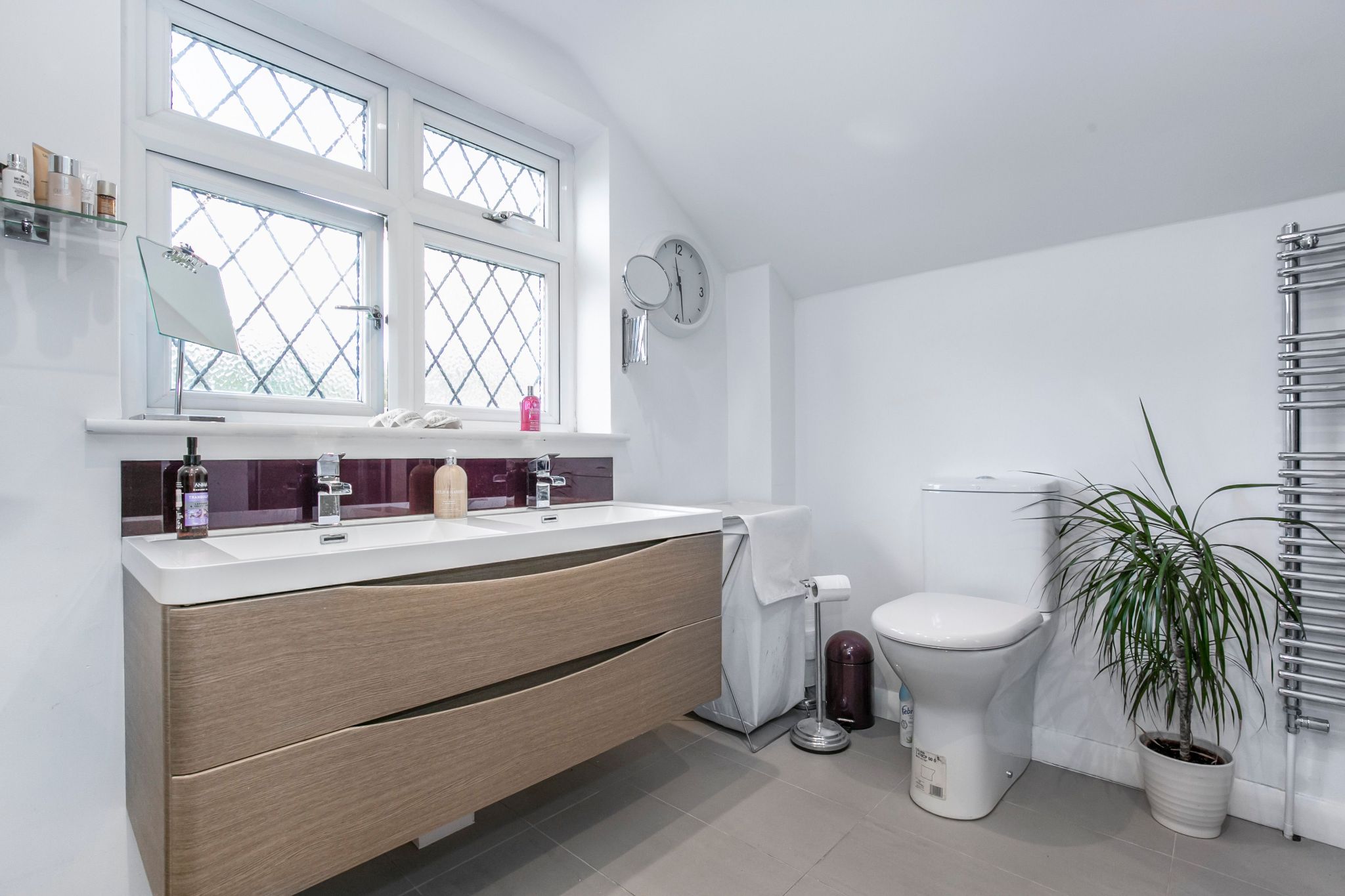 5 bedroom detached house For Sale in Brookmans Park - Photograph 19