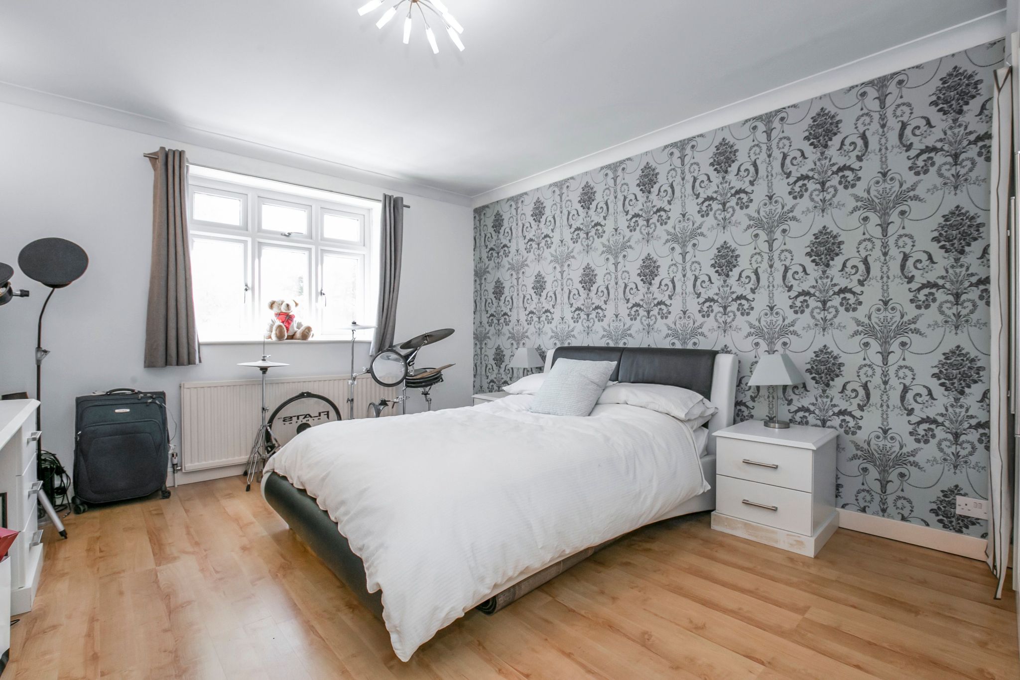 5 bedroom detached house For Sale in Brookmans Park - Photograph 21