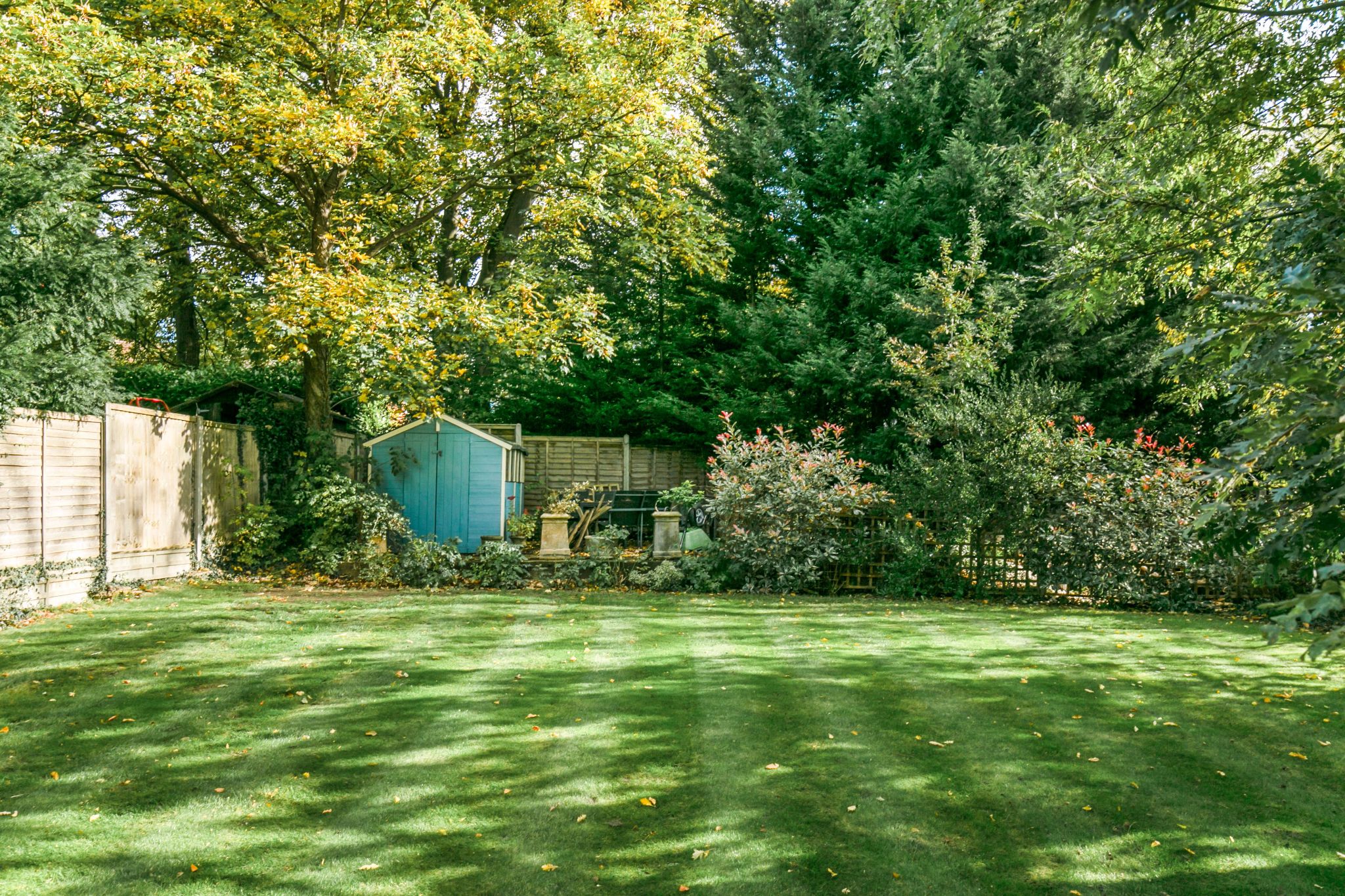 5 bedroom detached house For Sale in Brookmans Park - Photograph 34