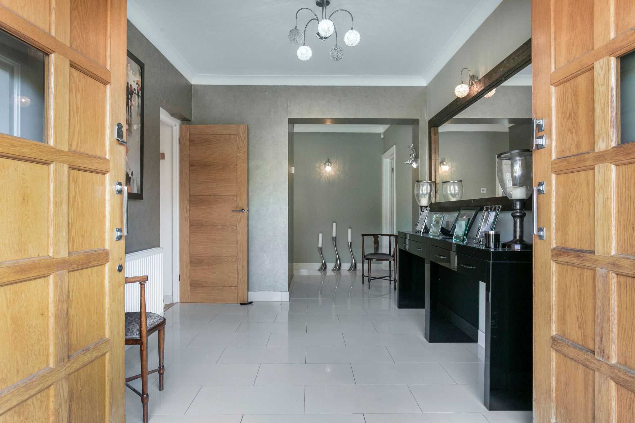 5 bedroom detached house For Sale in Brookmans Park - Photograph 11