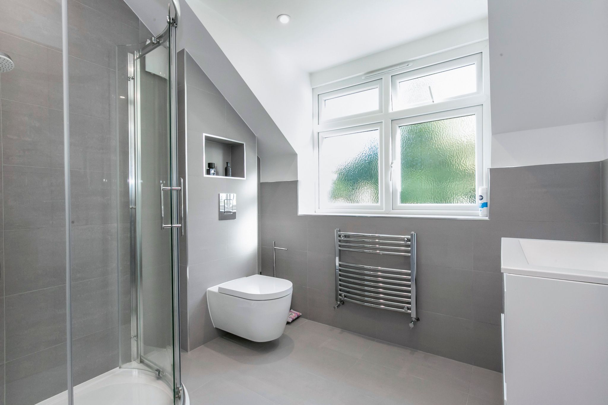 5 bedroom detached house For Sale in Brookmans Park - Photograph 17