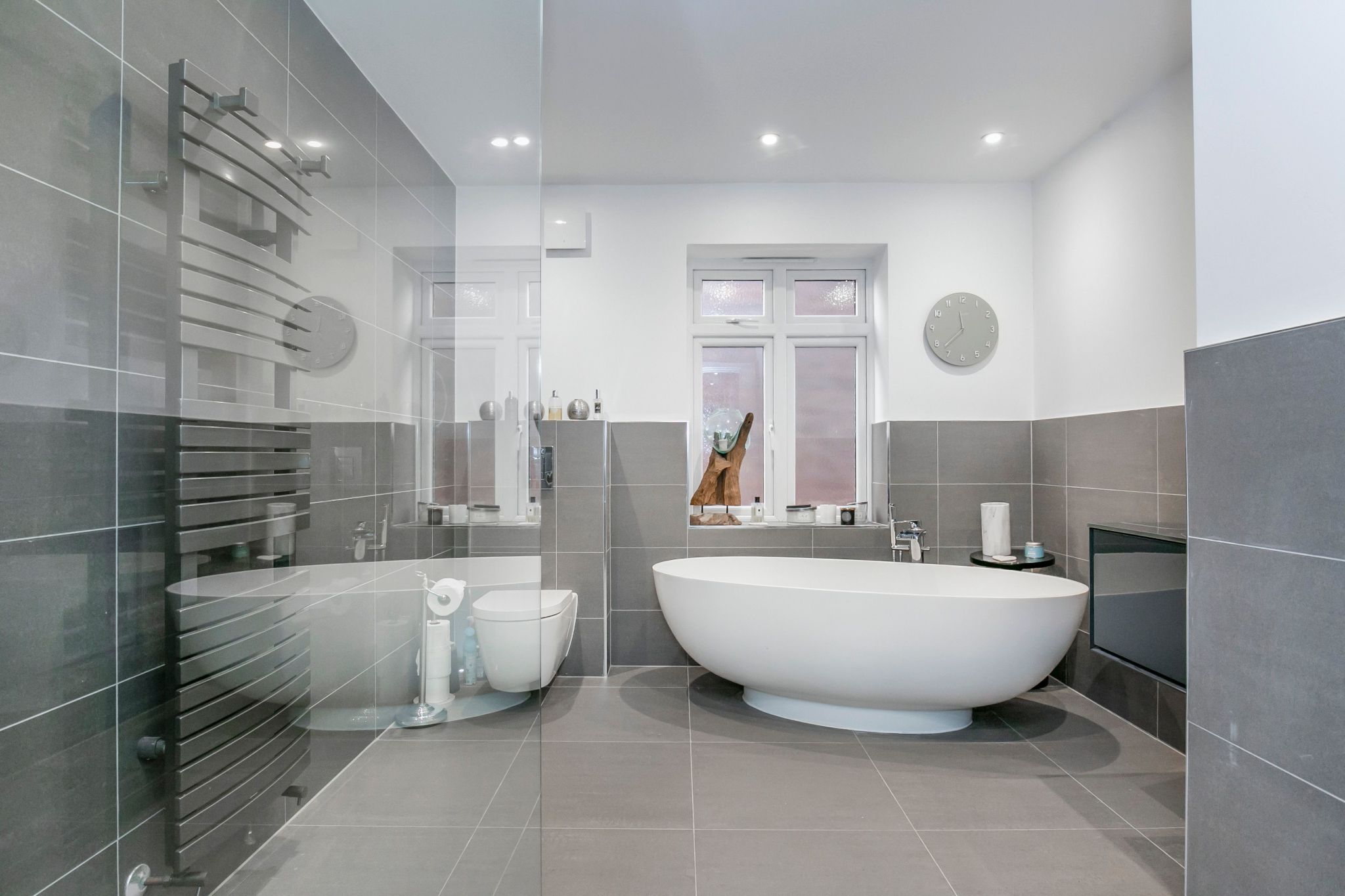 5 bedroom detached house For Sale in Brookmans Park - Photograph 15