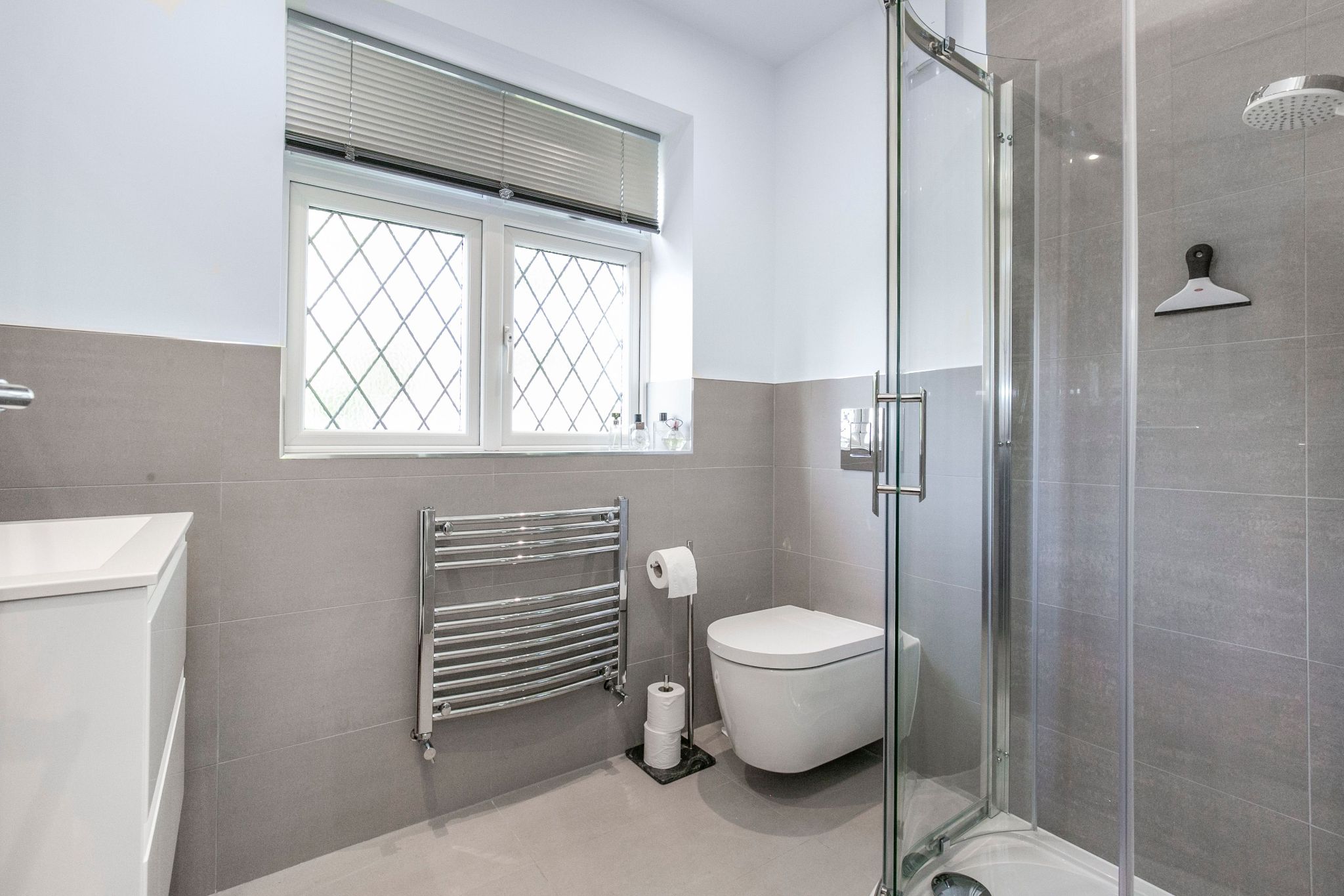 5 bedroom detached house For Sale in Brookmans Park - Photograph 18