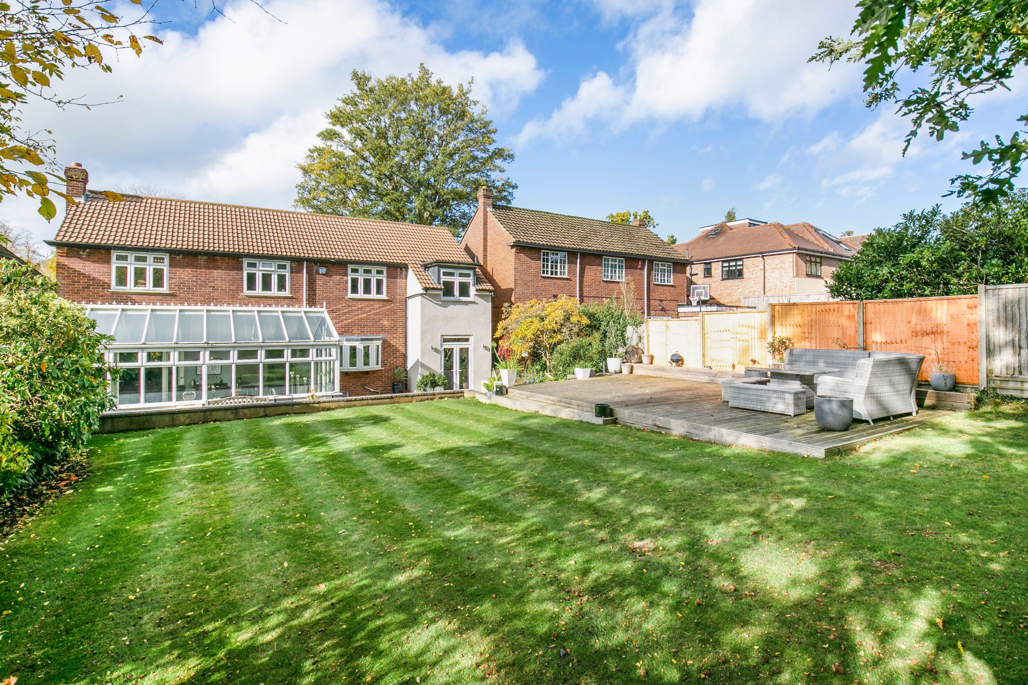 5 bedroom detached house For Sale in Brookmans Park - Photograph 32