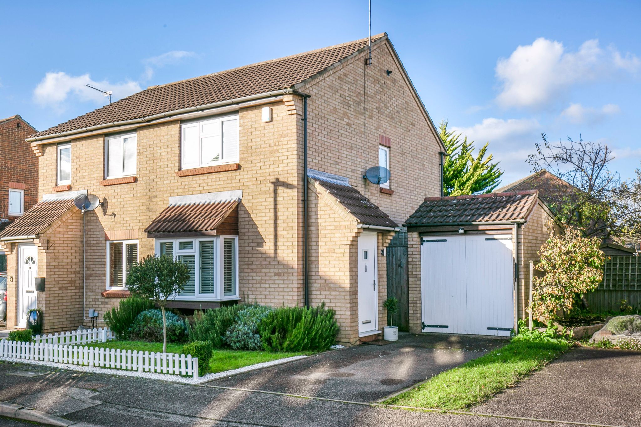 2 bedroom semi-detached house SSTC in Hatfield - Photograph 1