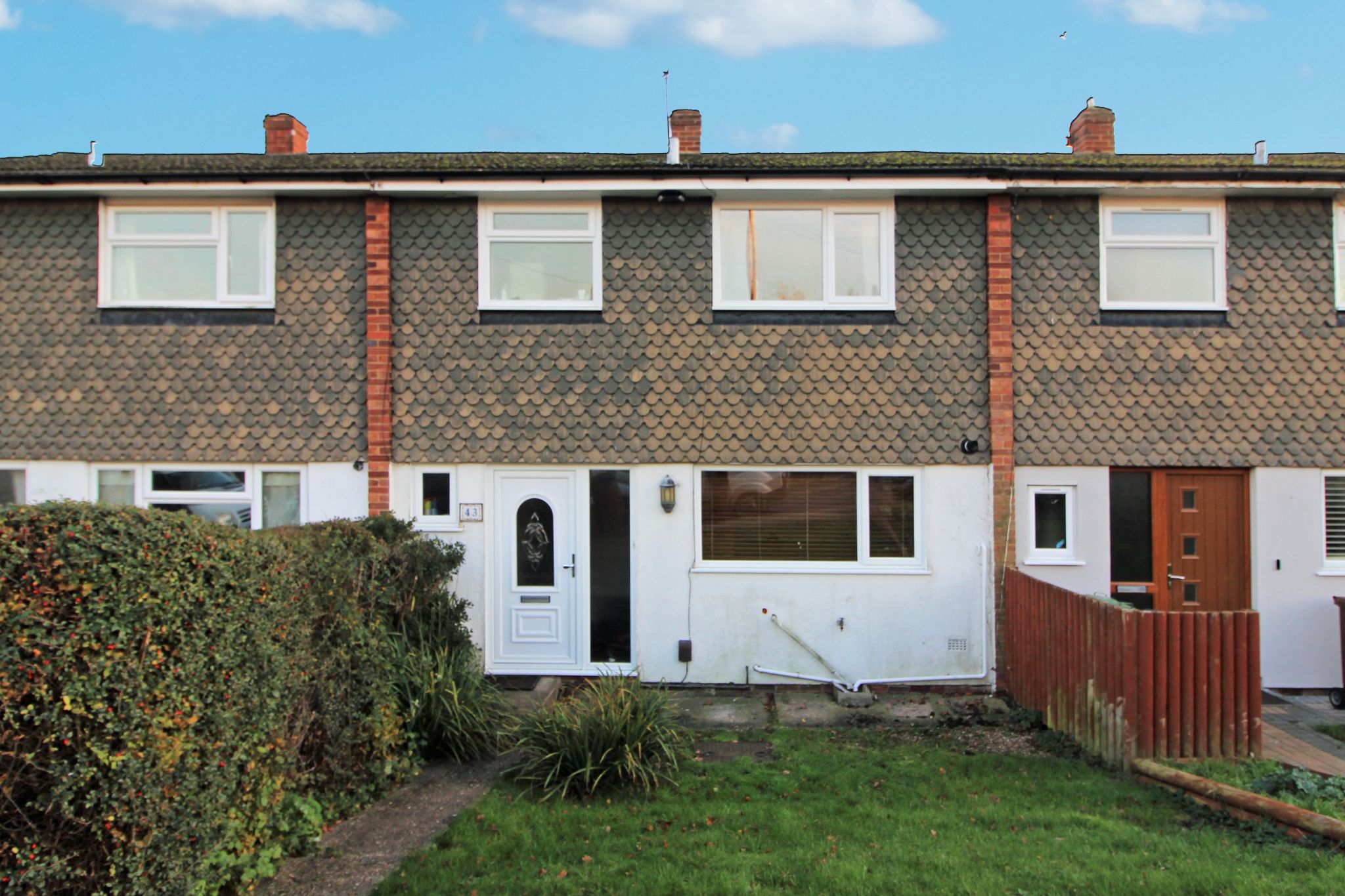 3 bedroom mid terraced house For Sale in Potters Bar - Photograph 6
