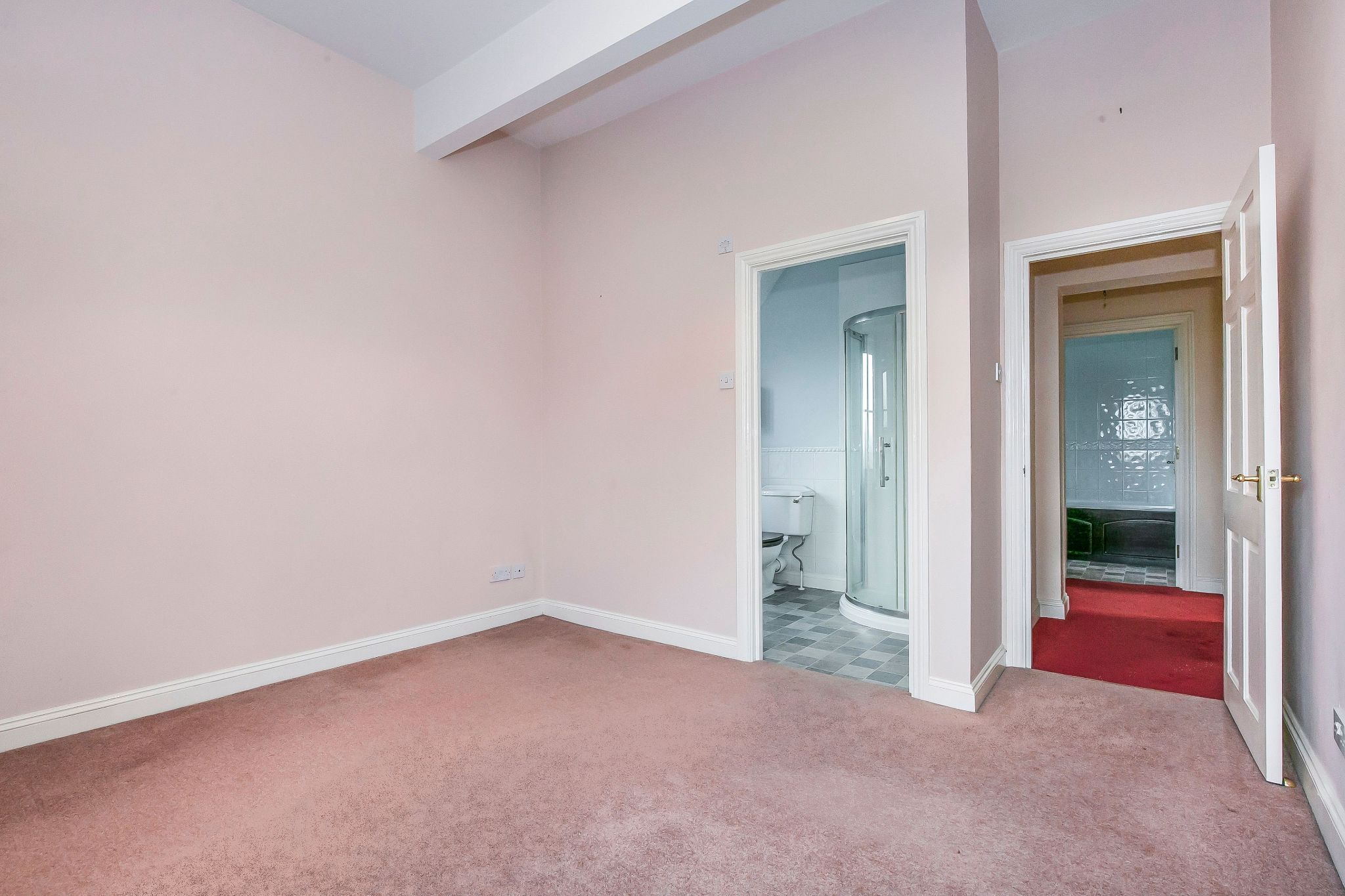 3 bedroom mews house SSTC in Nr. Brookmans Park - Photograph 12