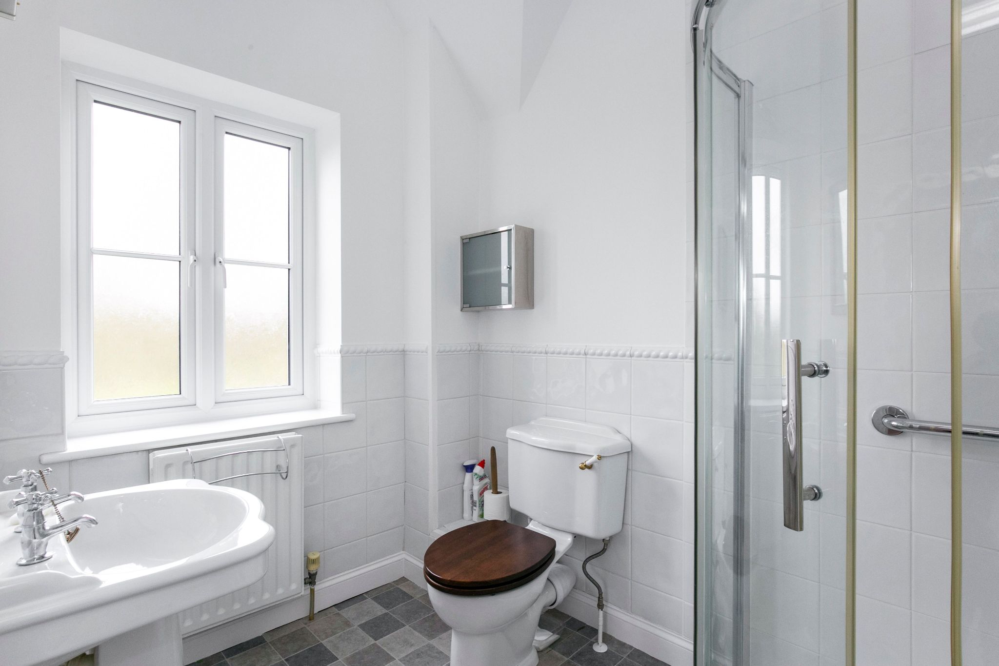 3 bedroom mews house SSTC in Nr. Brookmans Park - Photograph 9