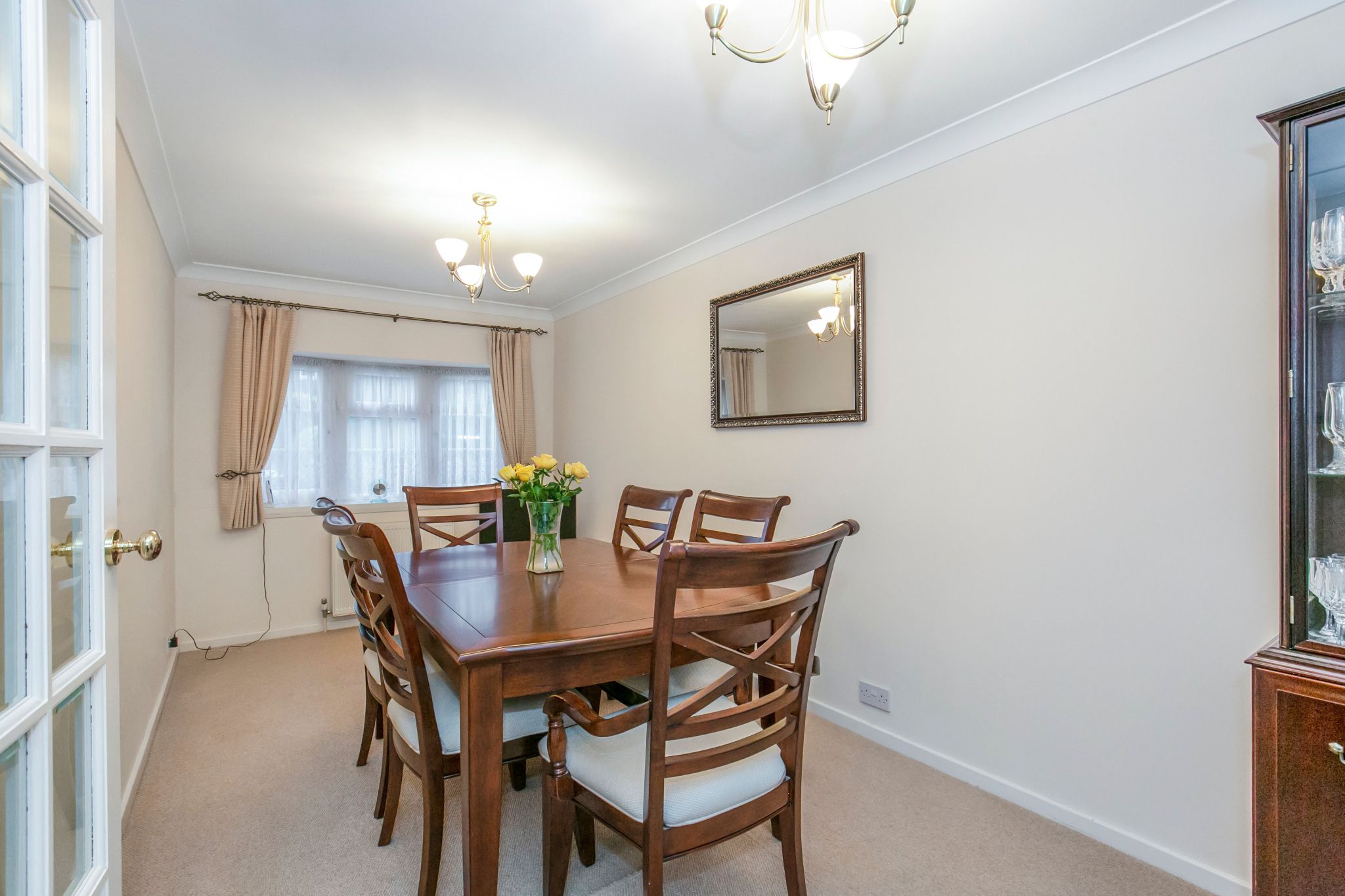4 bedroom detached house SSTC in Potters Bar - Photograph 4