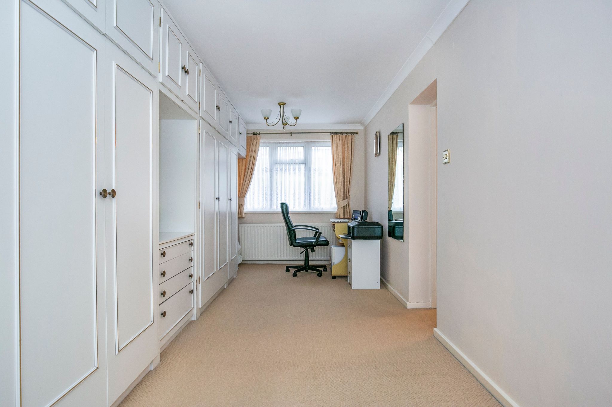 4 bedroom detached house SSTC in Potters Bar - Photograph 12