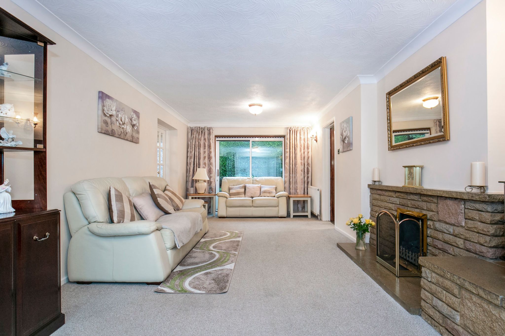 4 bedroom detached house SSTC in Potters Bar - Photograph 6