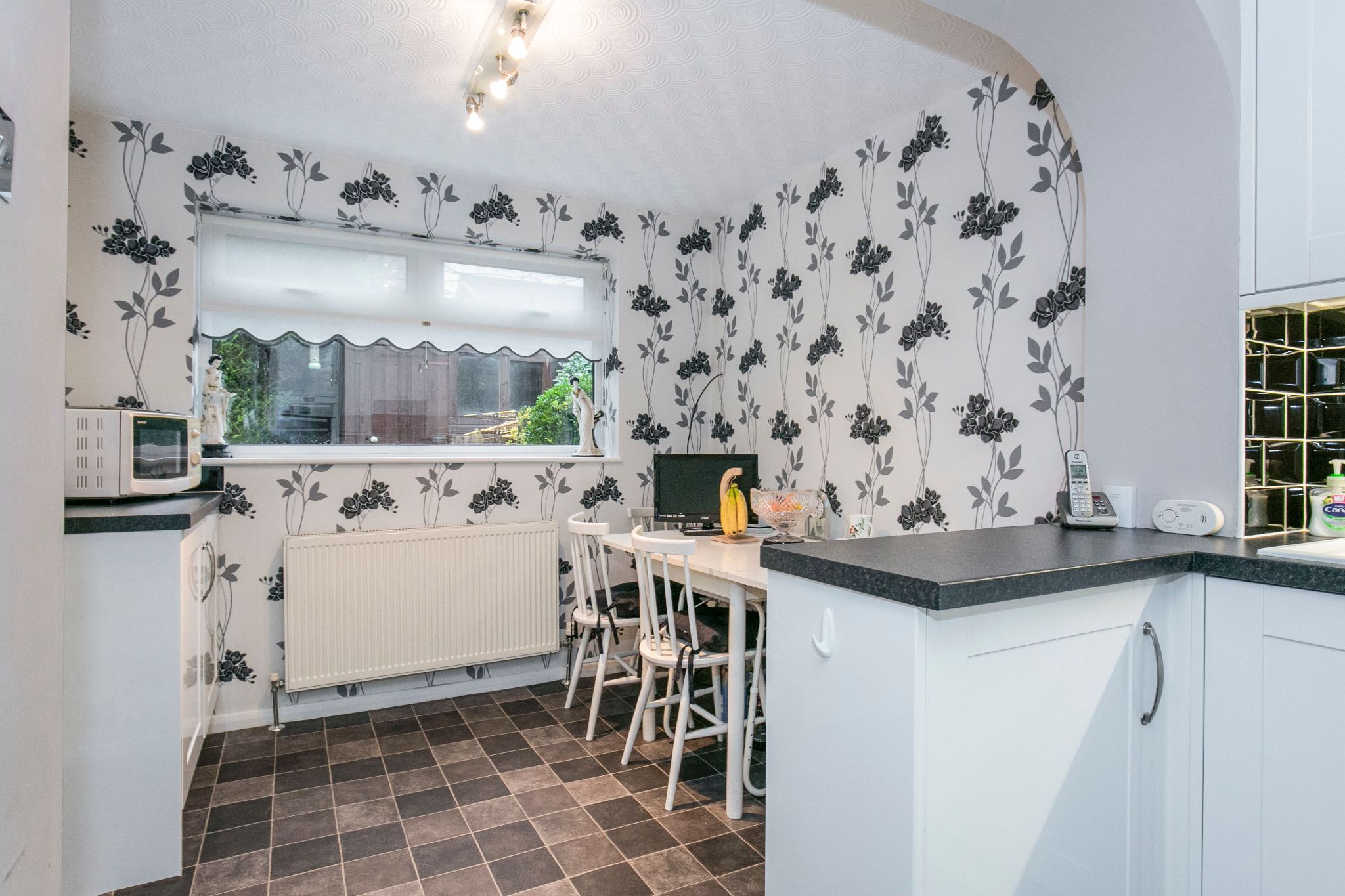 4 bedroom detached house SSTC in Potters Bar - Photograph 3
