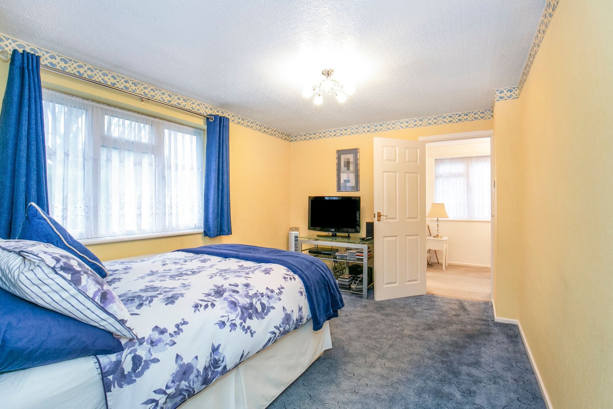 4 bedroom detached house SSTC in Potters Bar - Photograph 13