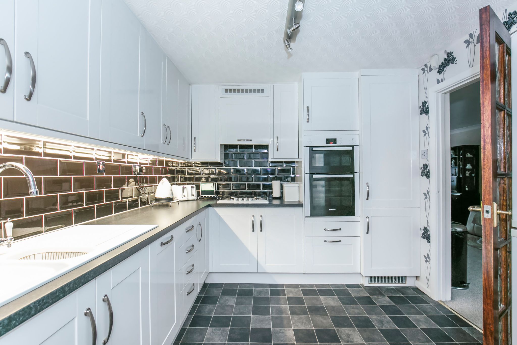 4 bedroom detached house SSTC in Potters Bar - Photograph 2