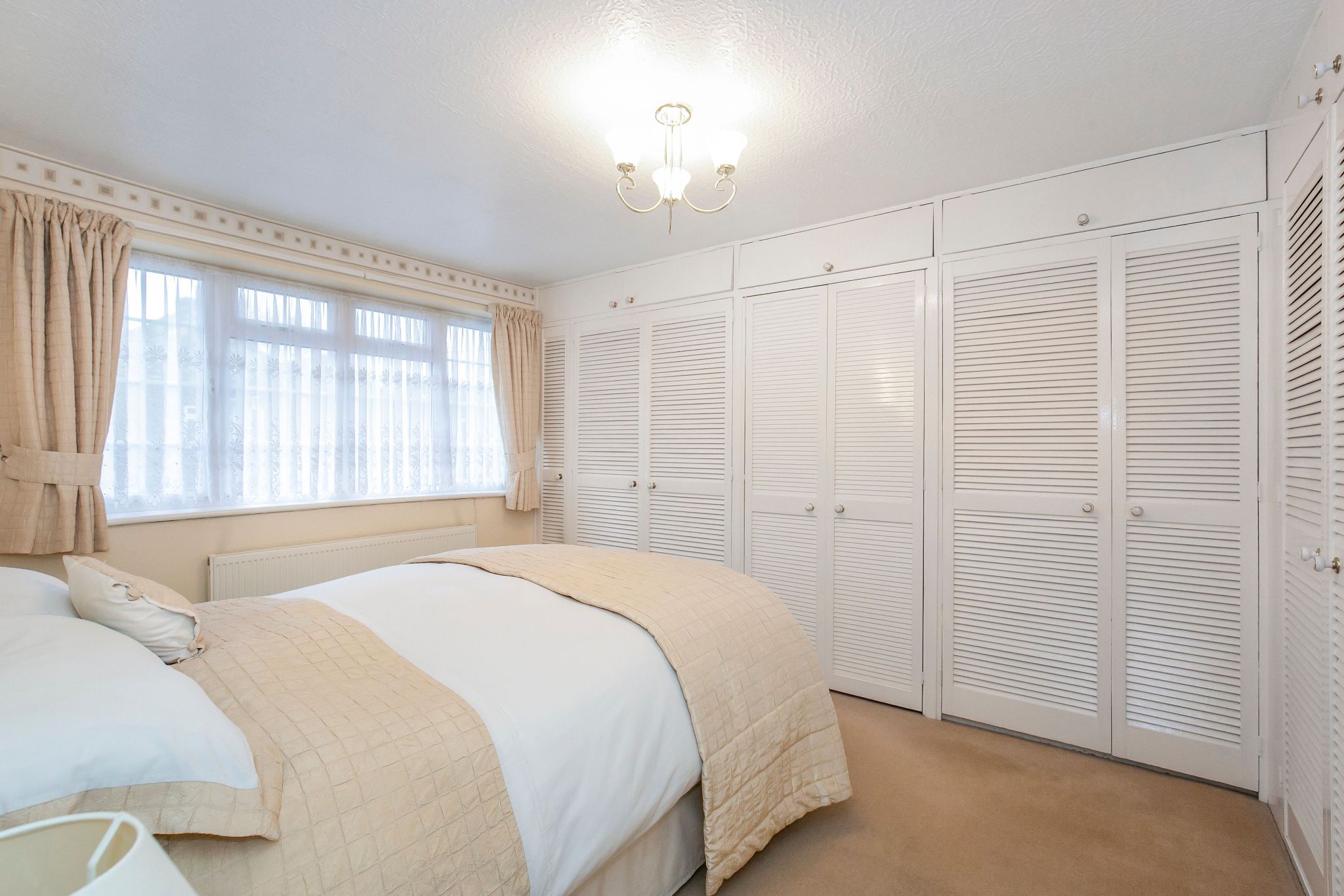 4 bedroom detached house SSTC in Potters Bar - Photograph 16