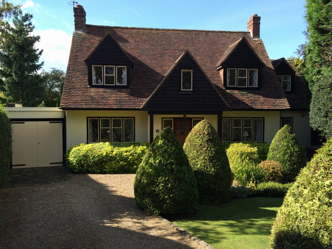 4 bedroom detached house SSTC in Brookmans Park - Photograph 1