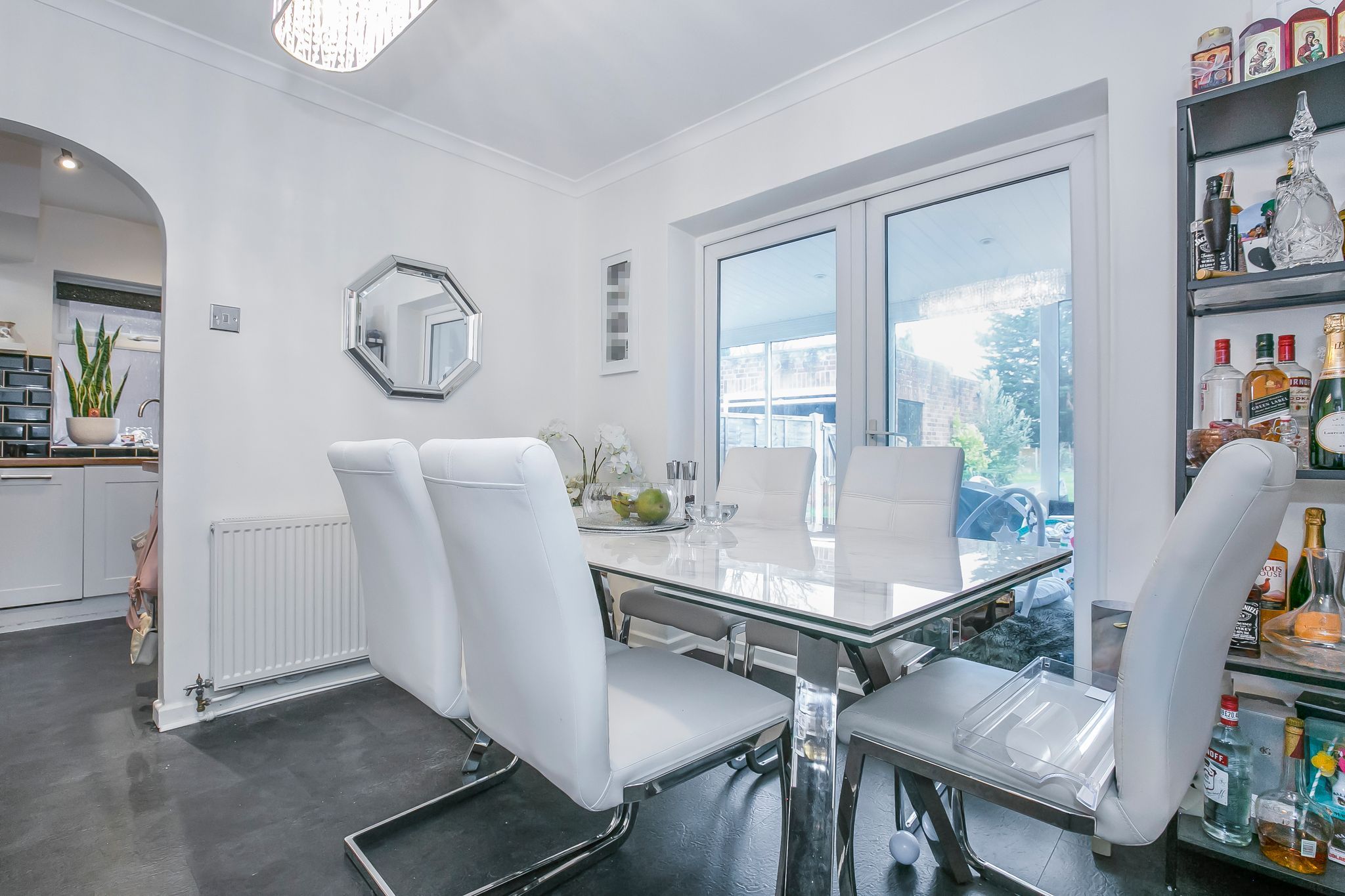 3 bedroom semi-detached house Sale Agreed in Potters Bar - Photograph 7