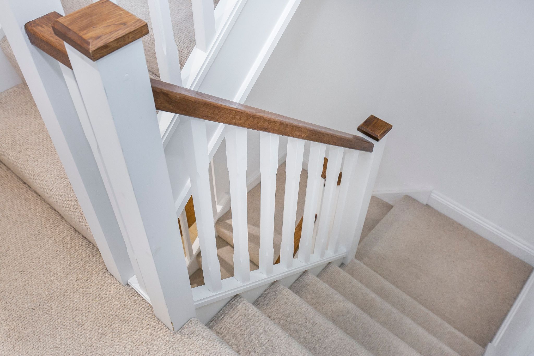 3 bedroom mid terraced house For Sale in Brookmans Park - Photograph 8