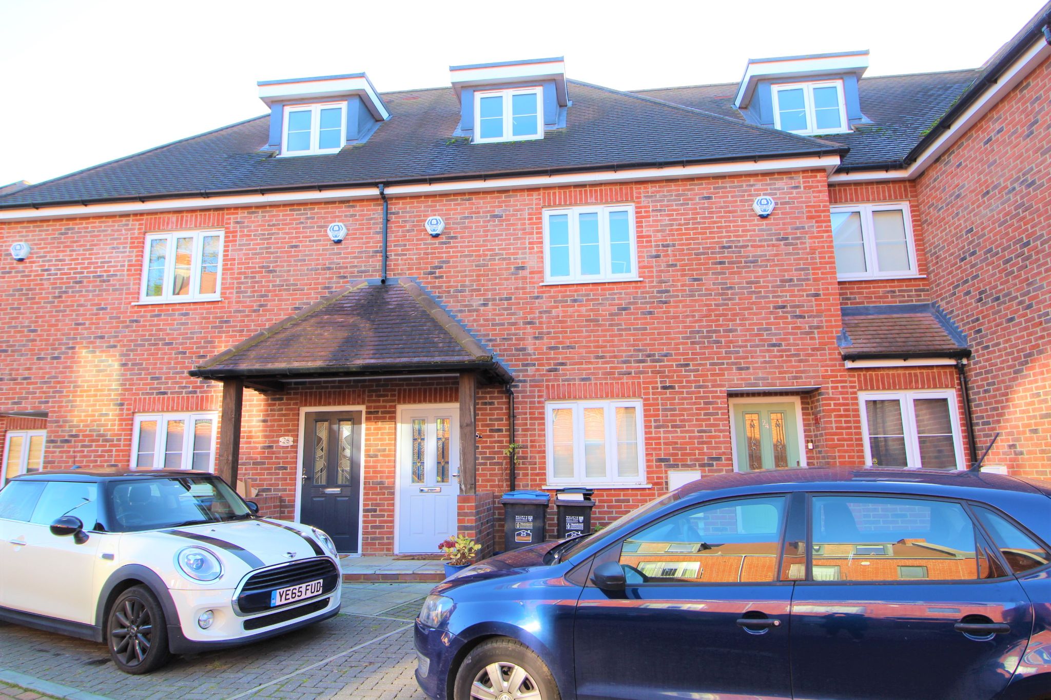 3 bedroom mid terraced house SSTC in Brookmans Park - Photograph 3