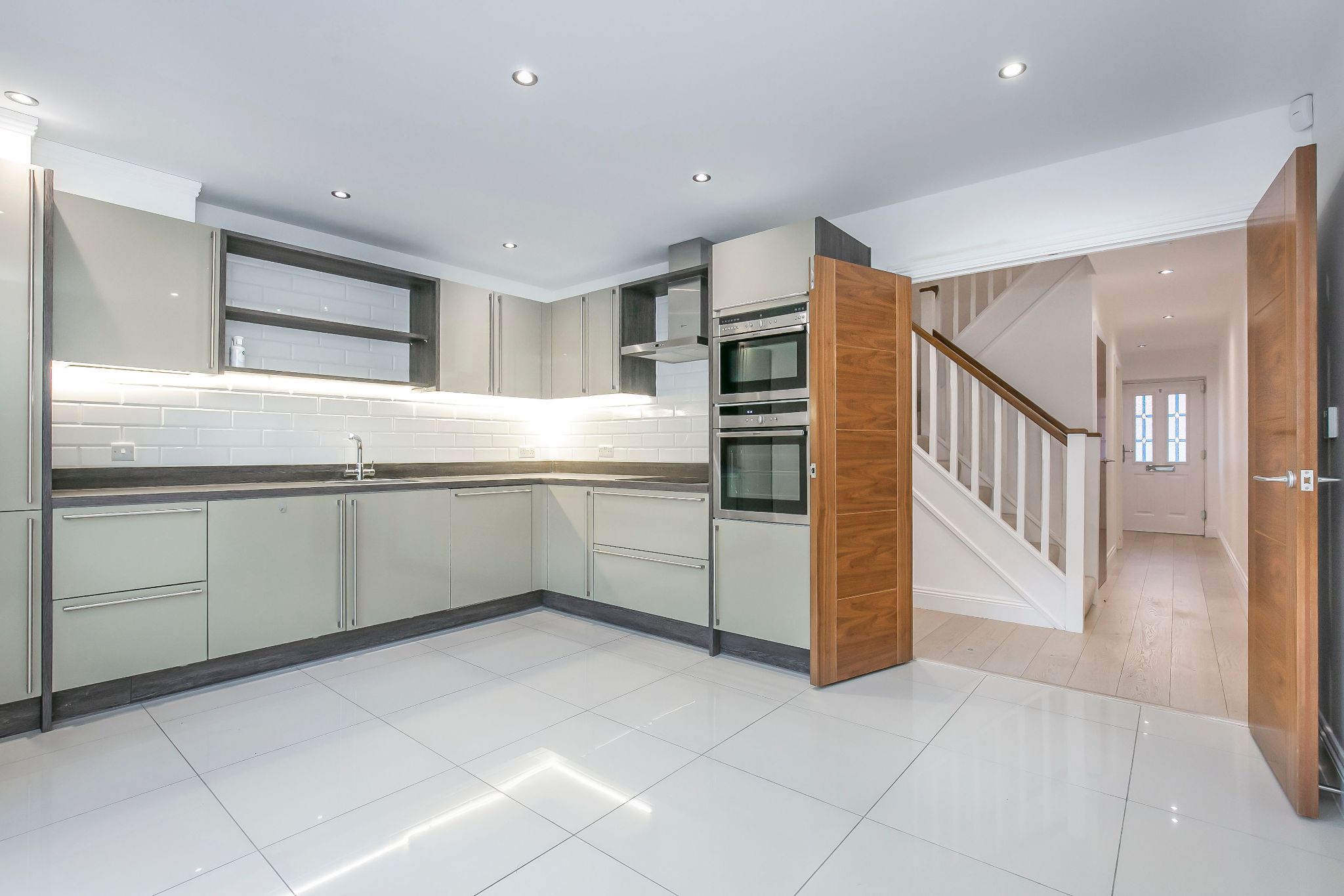 3 bedroom mid terraced house For Sale in Brookmans Park - Photograph 17