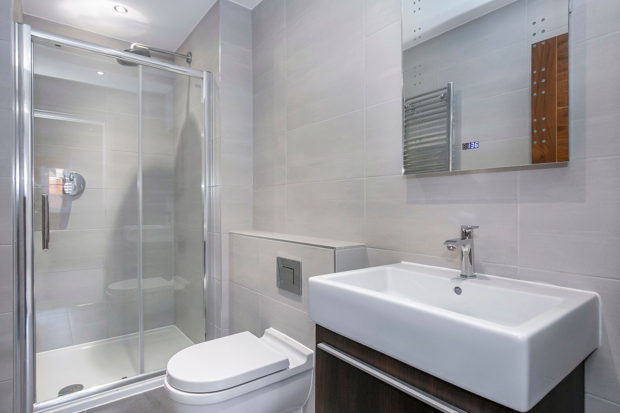 3 bedroom mid terraced house For Sale in Brookmans Park - Photograph 6