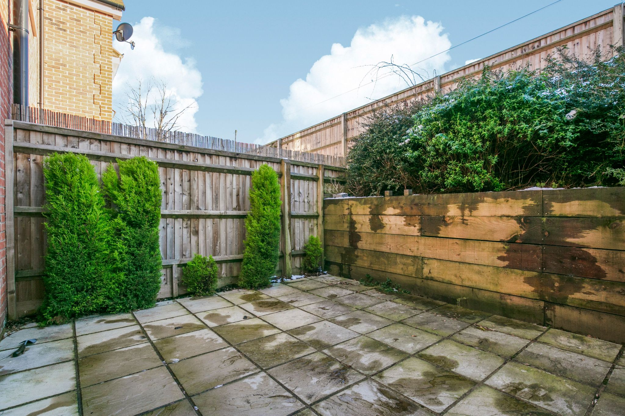 3 bedroom mid terraced house For Sale in Brookmans Park - Photograph 16