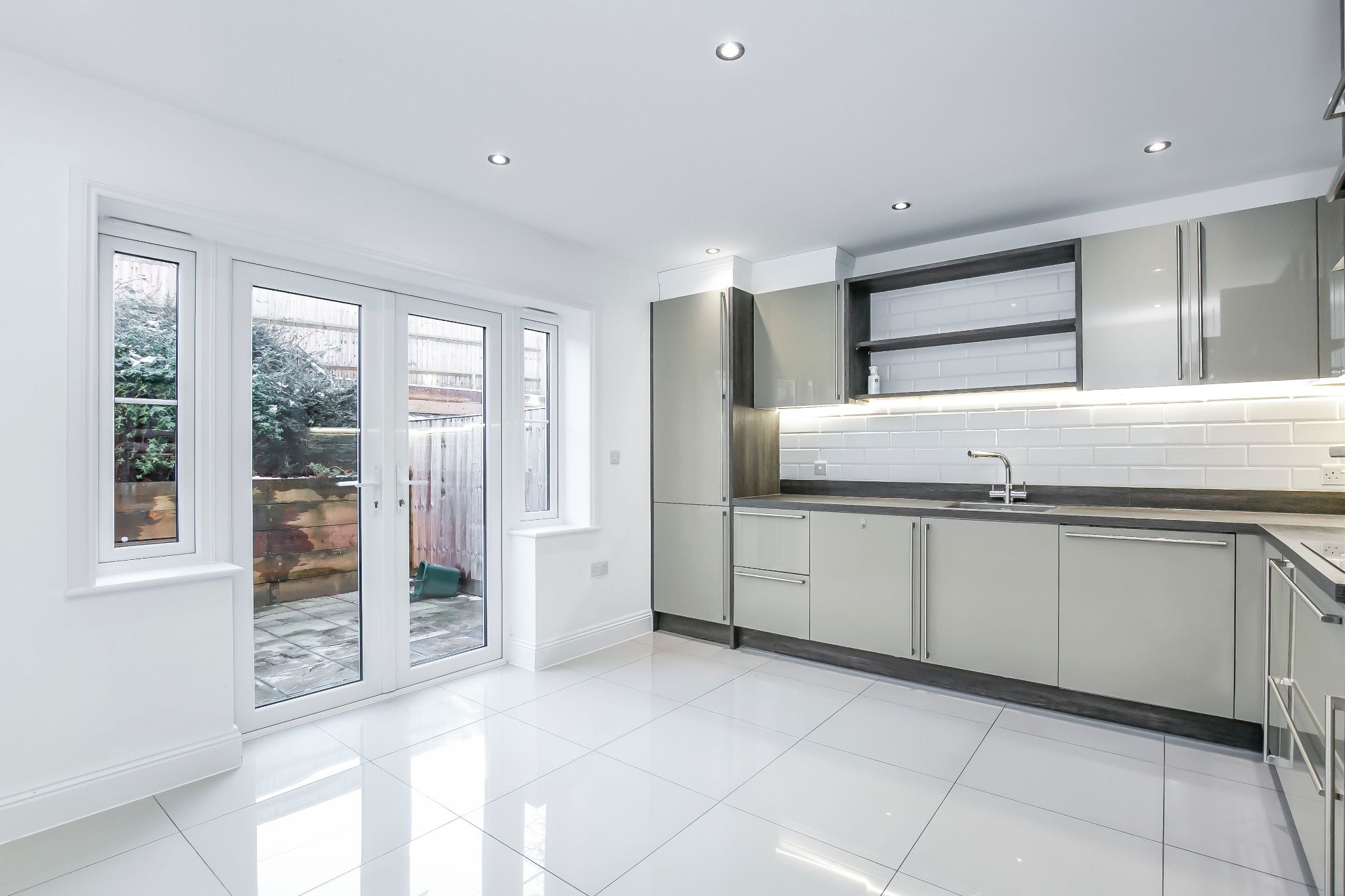 3 bedroom mid terraced house For Sale in Brookmans Park - Photograph 20